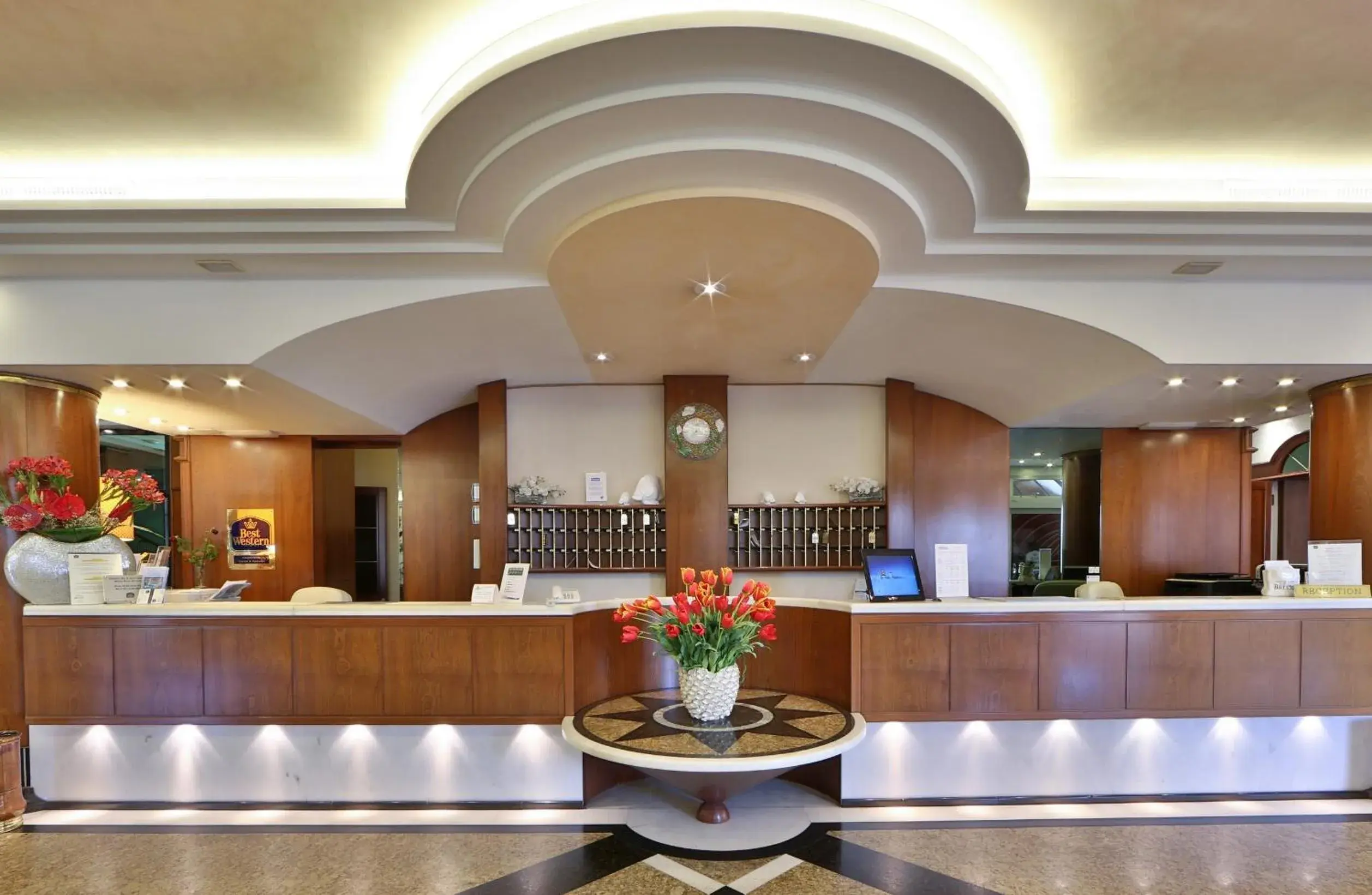 Lobby or reception in Hotel Bristol Lobby or reception in Hotel Bristol