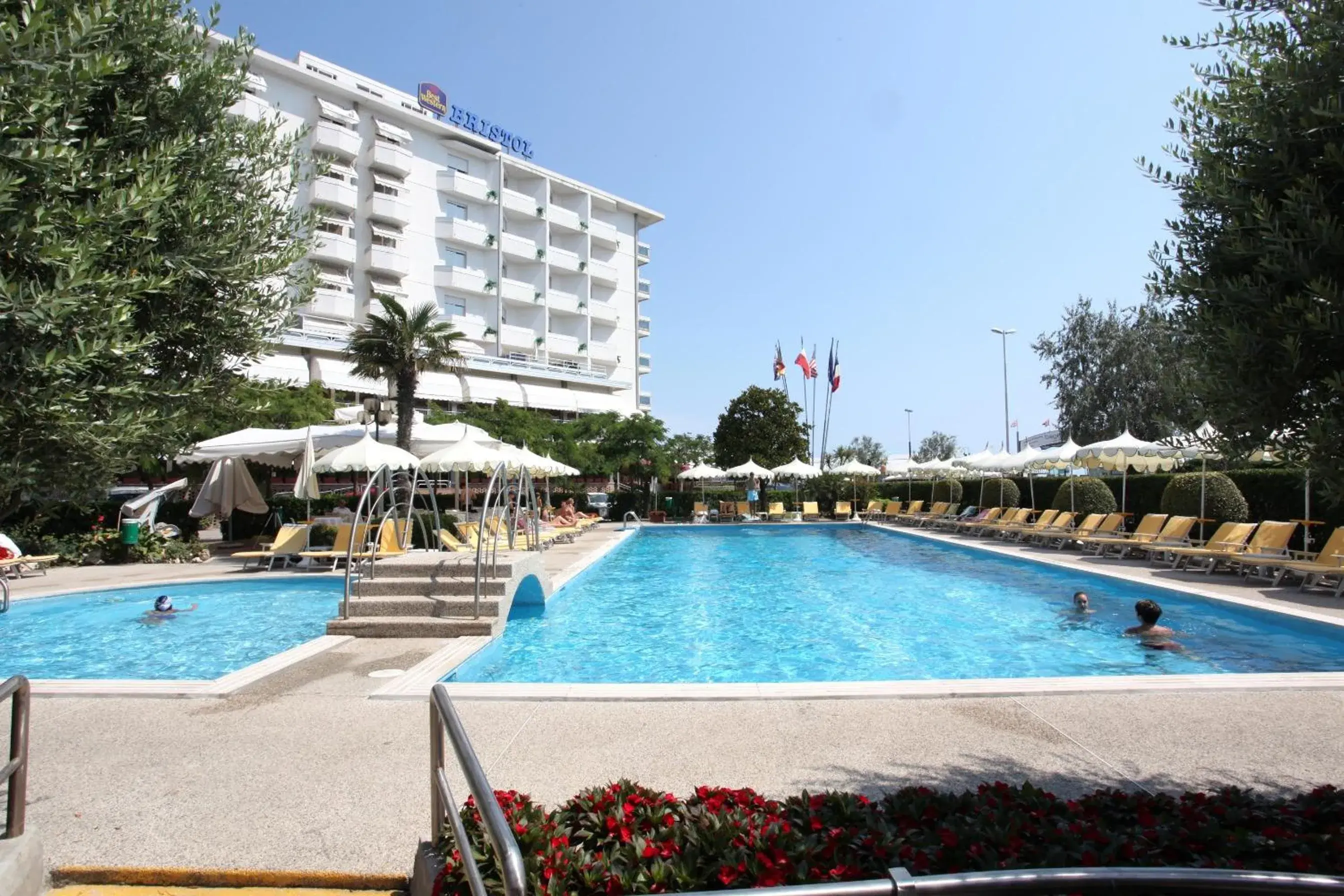 Pool view in Hotel Bristol Pool view in Hotel Bristol