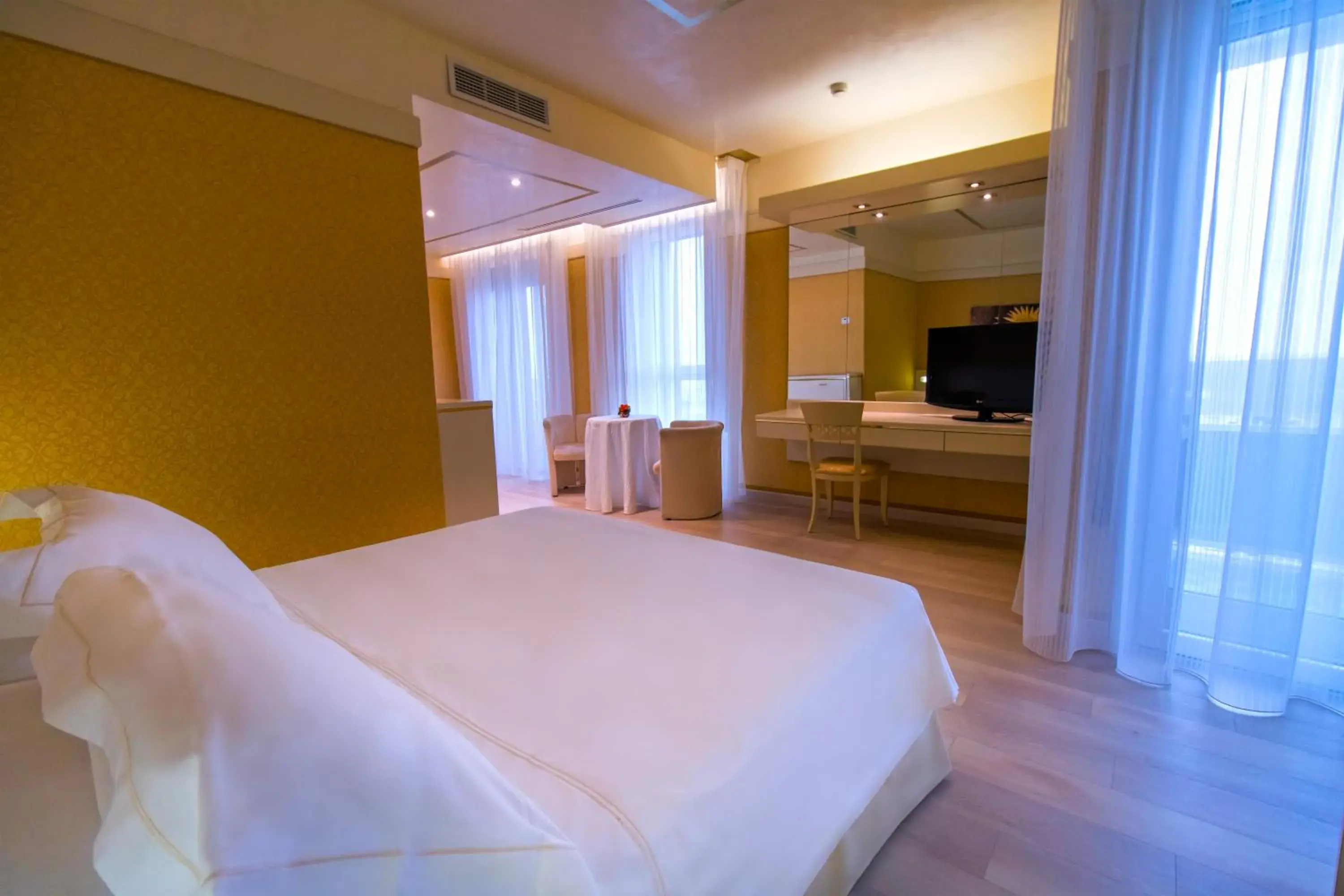 Bedroom, Bed in Hotel Bristol Bedroom, Bed in Hotel Bristol