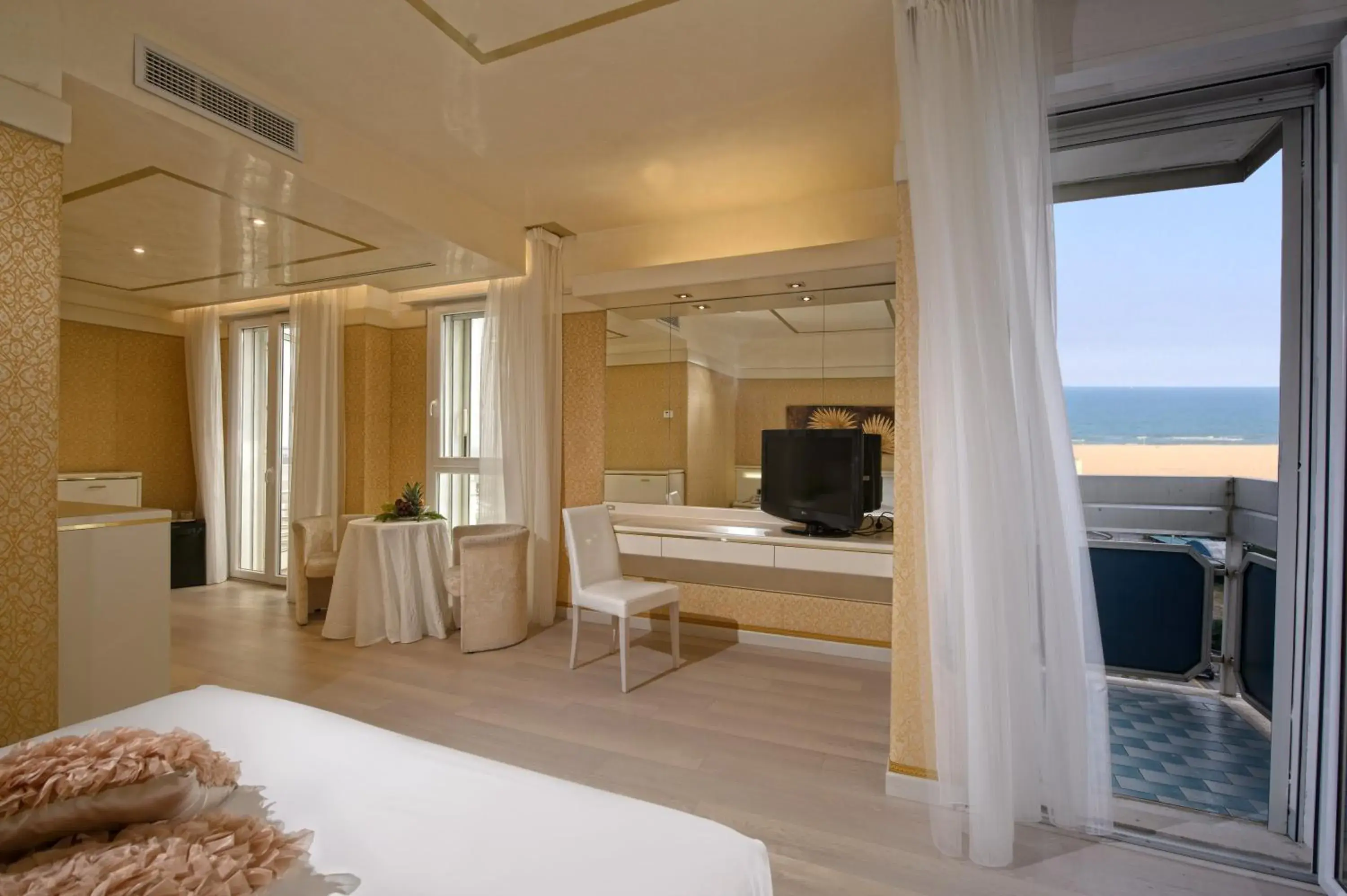 Sea view, Bed in Hotel Bristol Sea view, Bed in Hotel Bristol