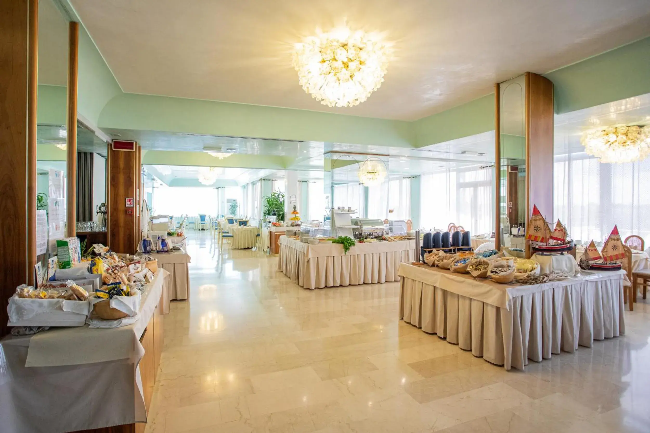 Restaurant/places to eat in Hotel Bristol Restaurant/places to eat in Hotel Bristol