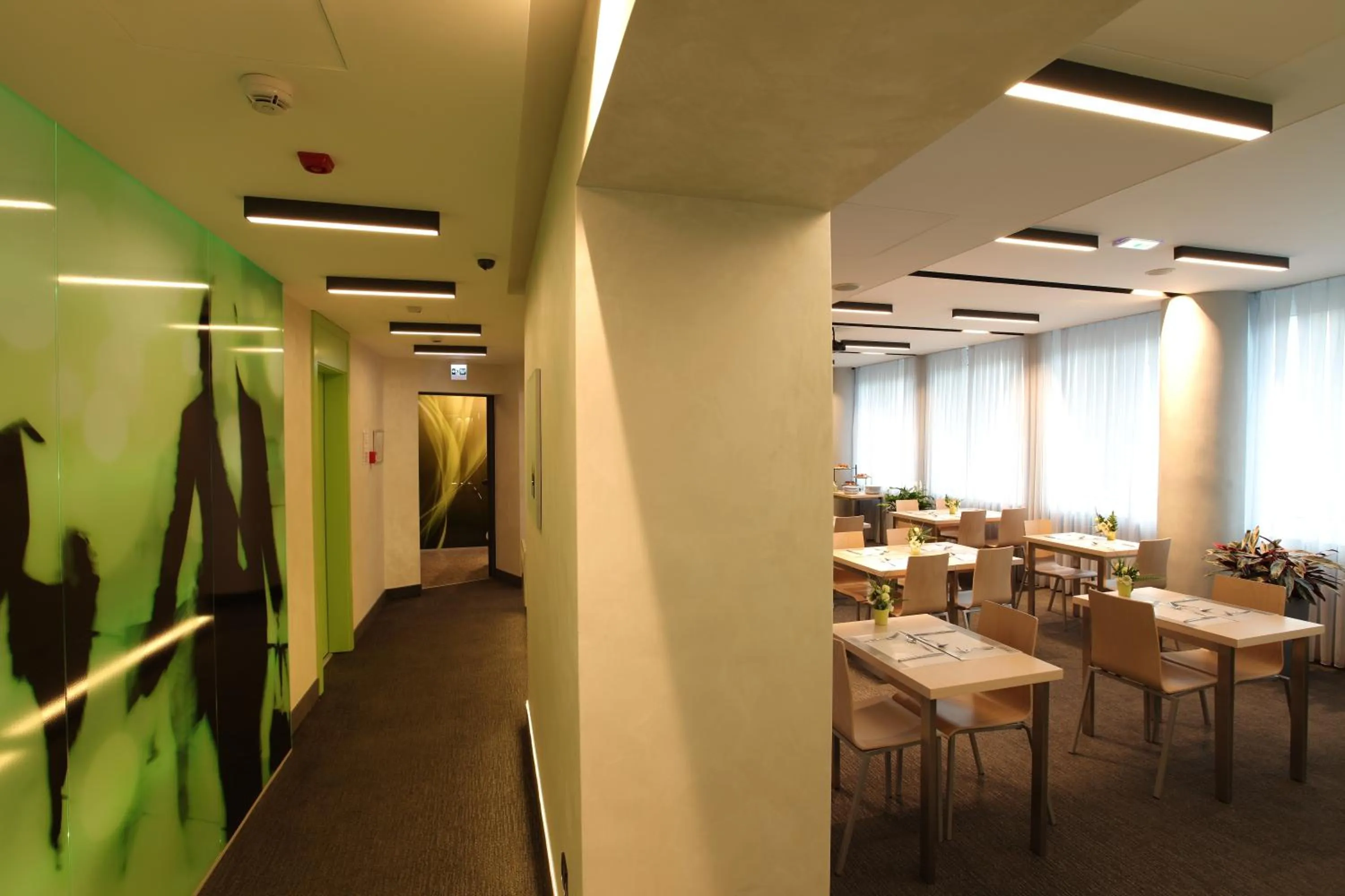 Restaurant/places to eat in Hotel Argo