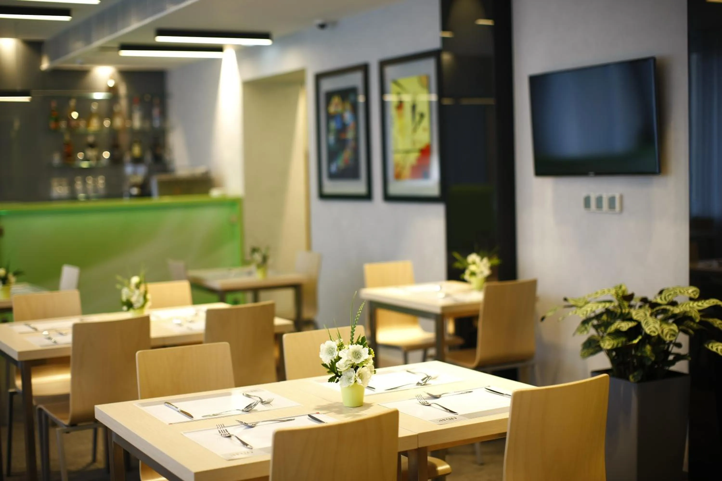 Restaurant/places to eat in Hotel Argo