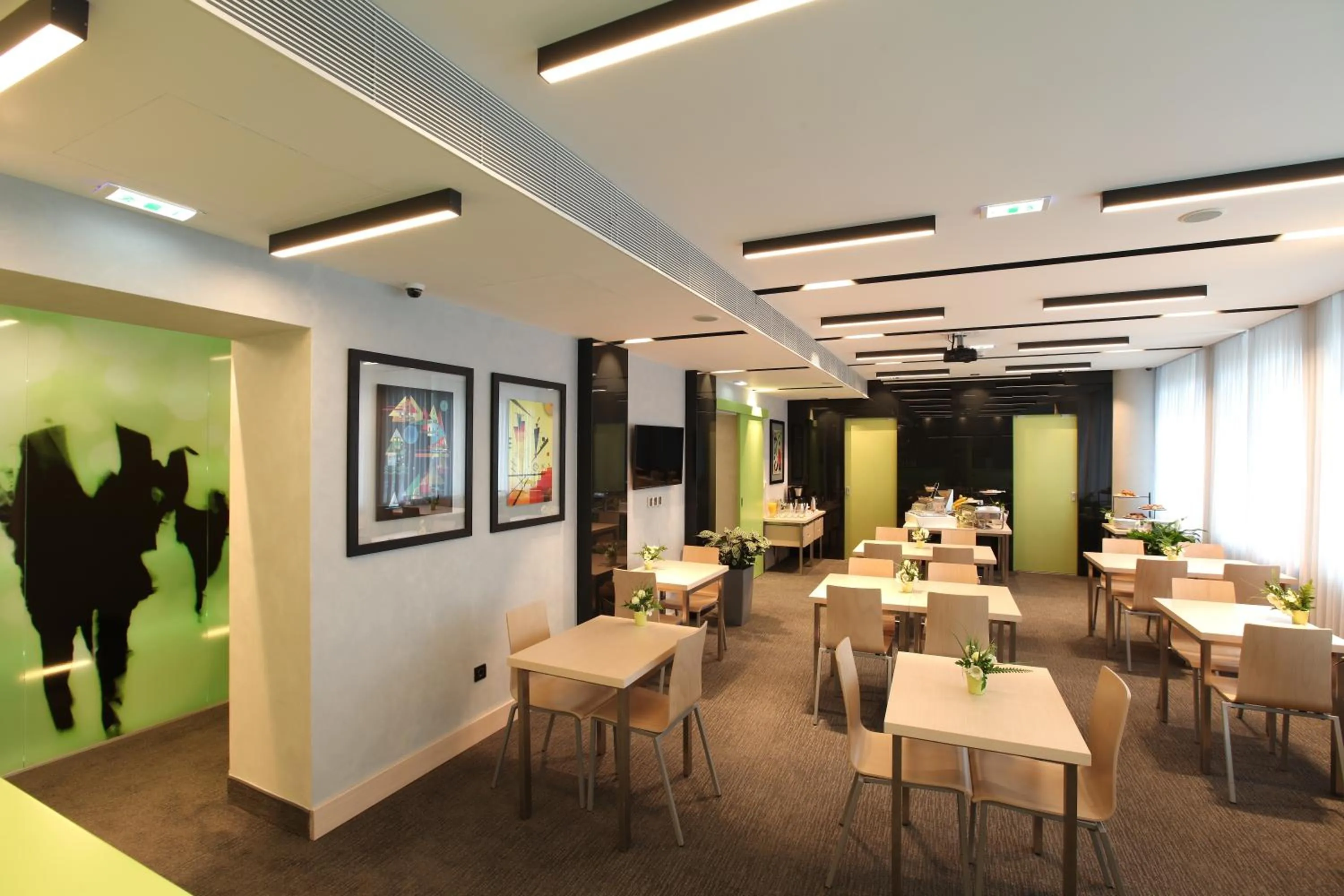 Restaurant/places to eat in Hotel Argo