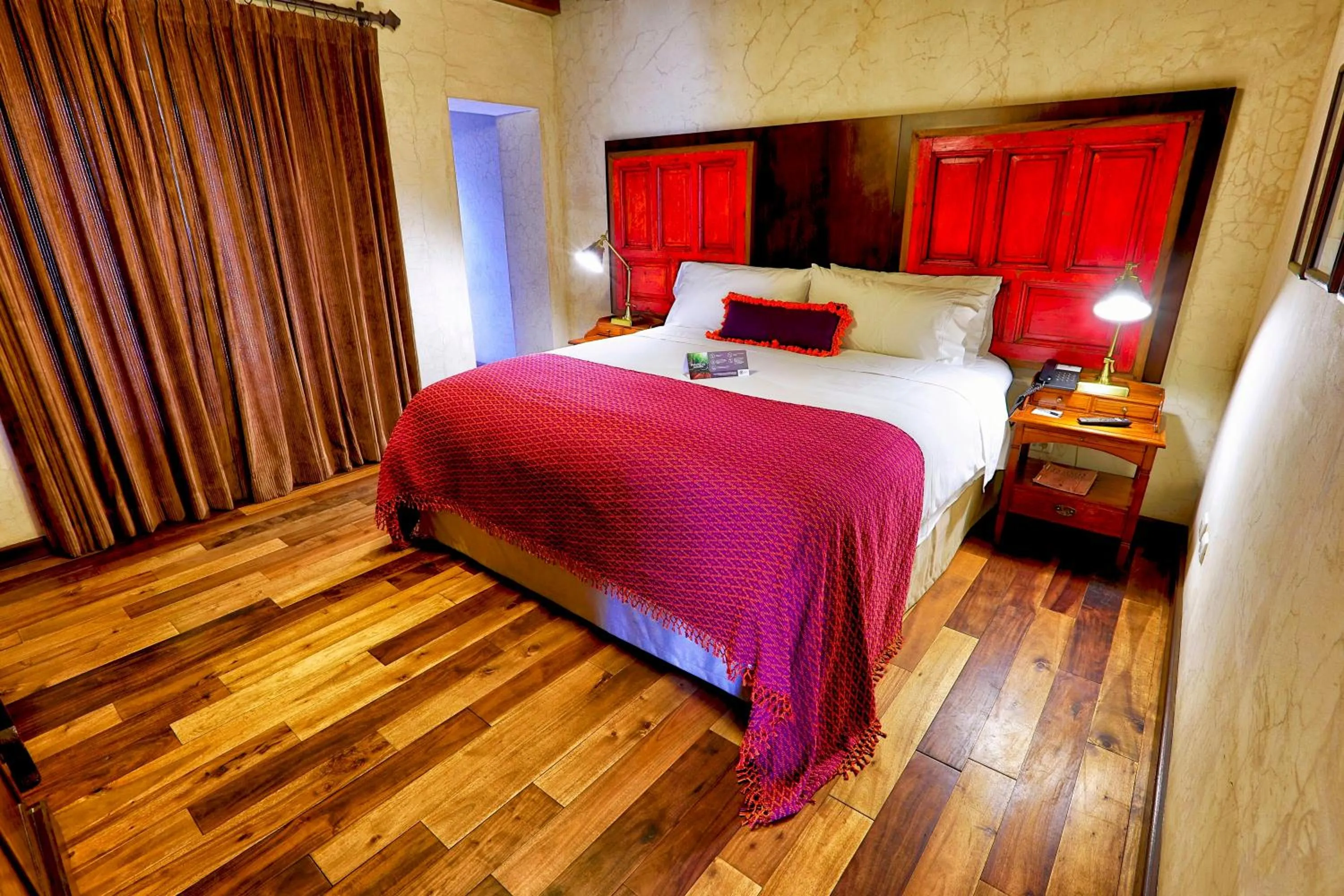 Photo of the whole room, Bed in Pensativo House Hotel