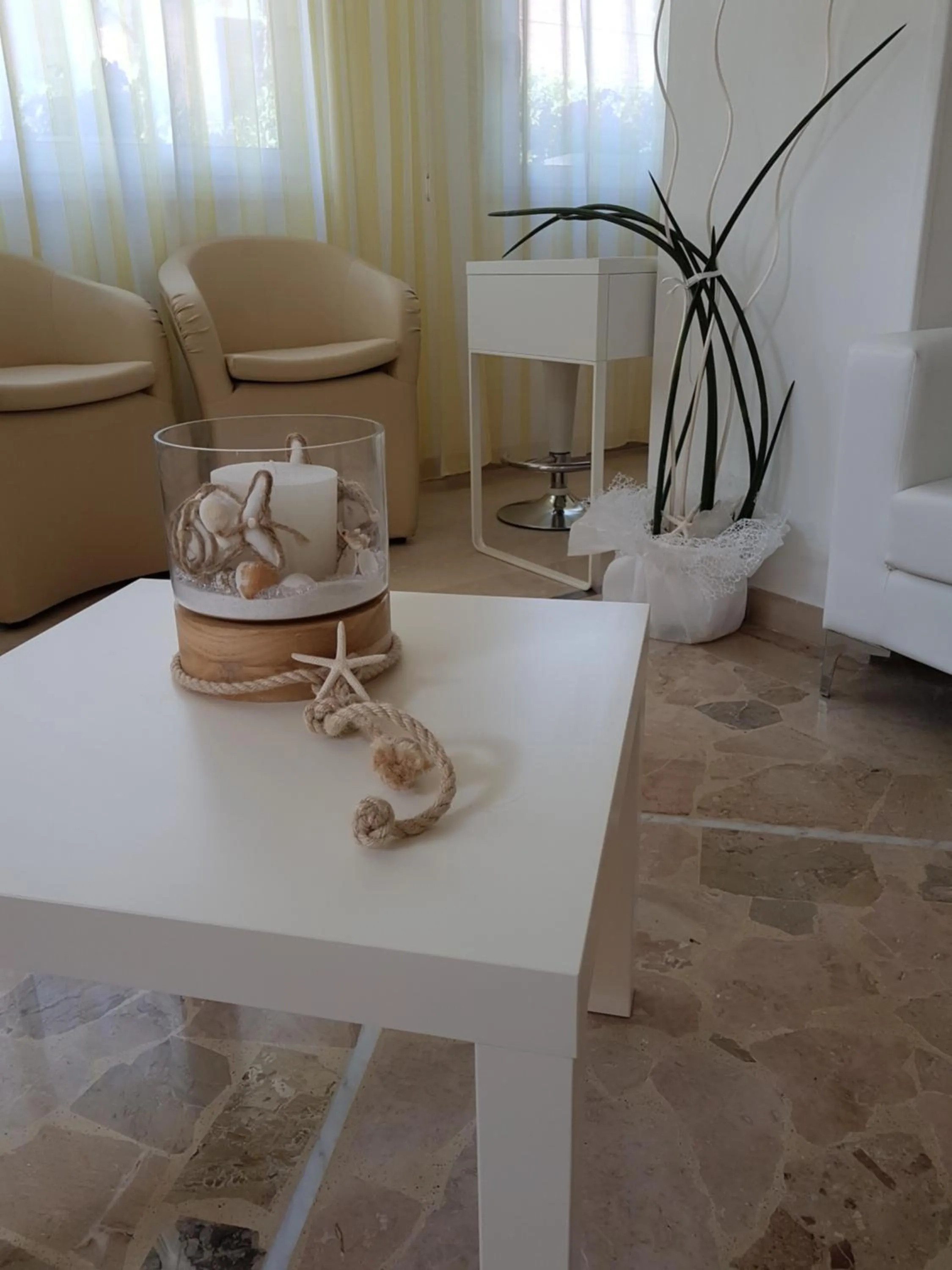 Communal lounge/ TV room in Hotel Solemare