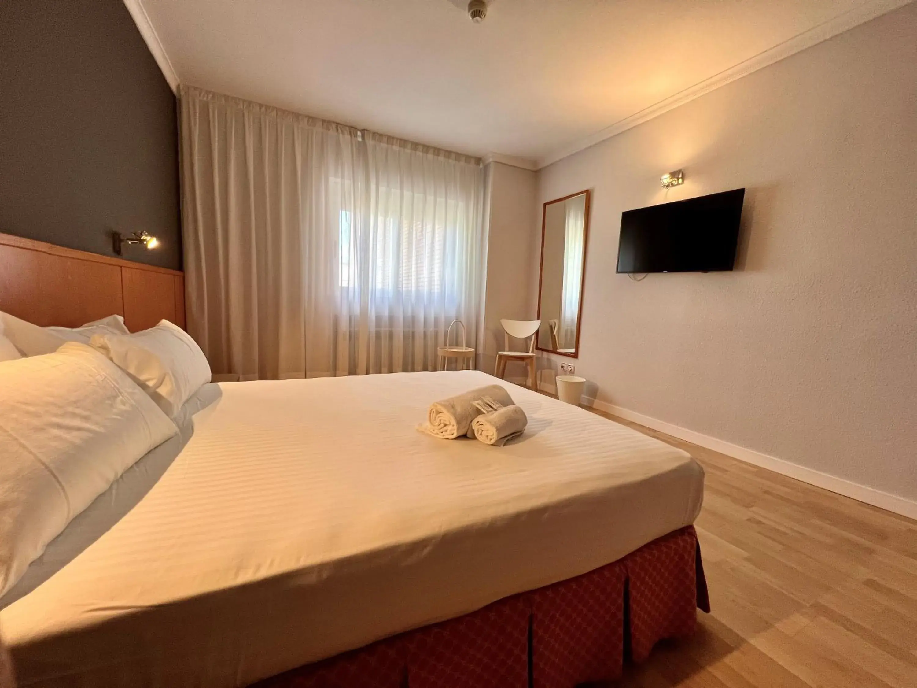 Communal lounge/ TV room, Bed in AP Hotel Madrid Airport Communal lounge/ TV room, Bed in AP Hotel Madrid Airport