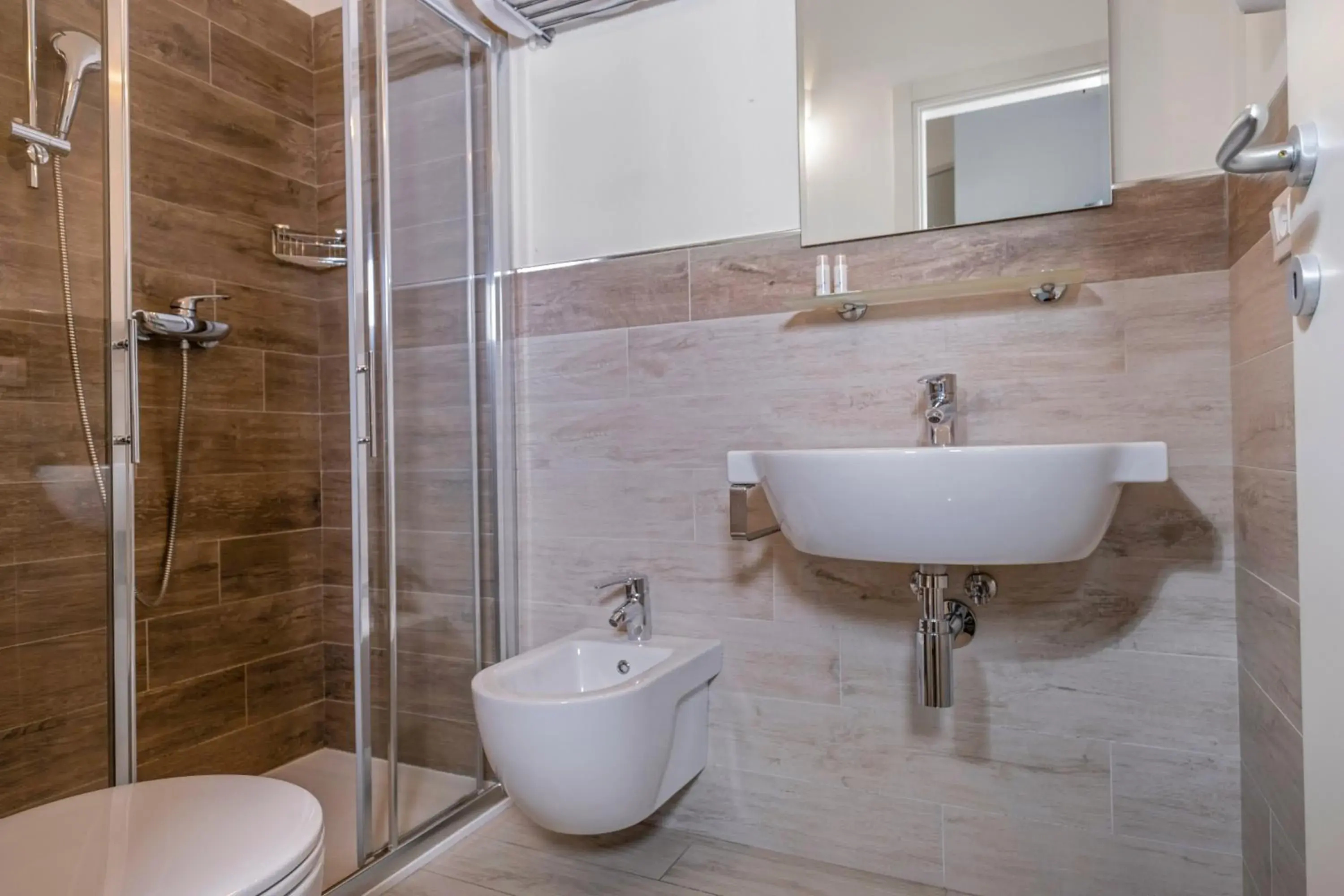 Shower, Bathroom in Hotel Firenze 3 Stelle Superior