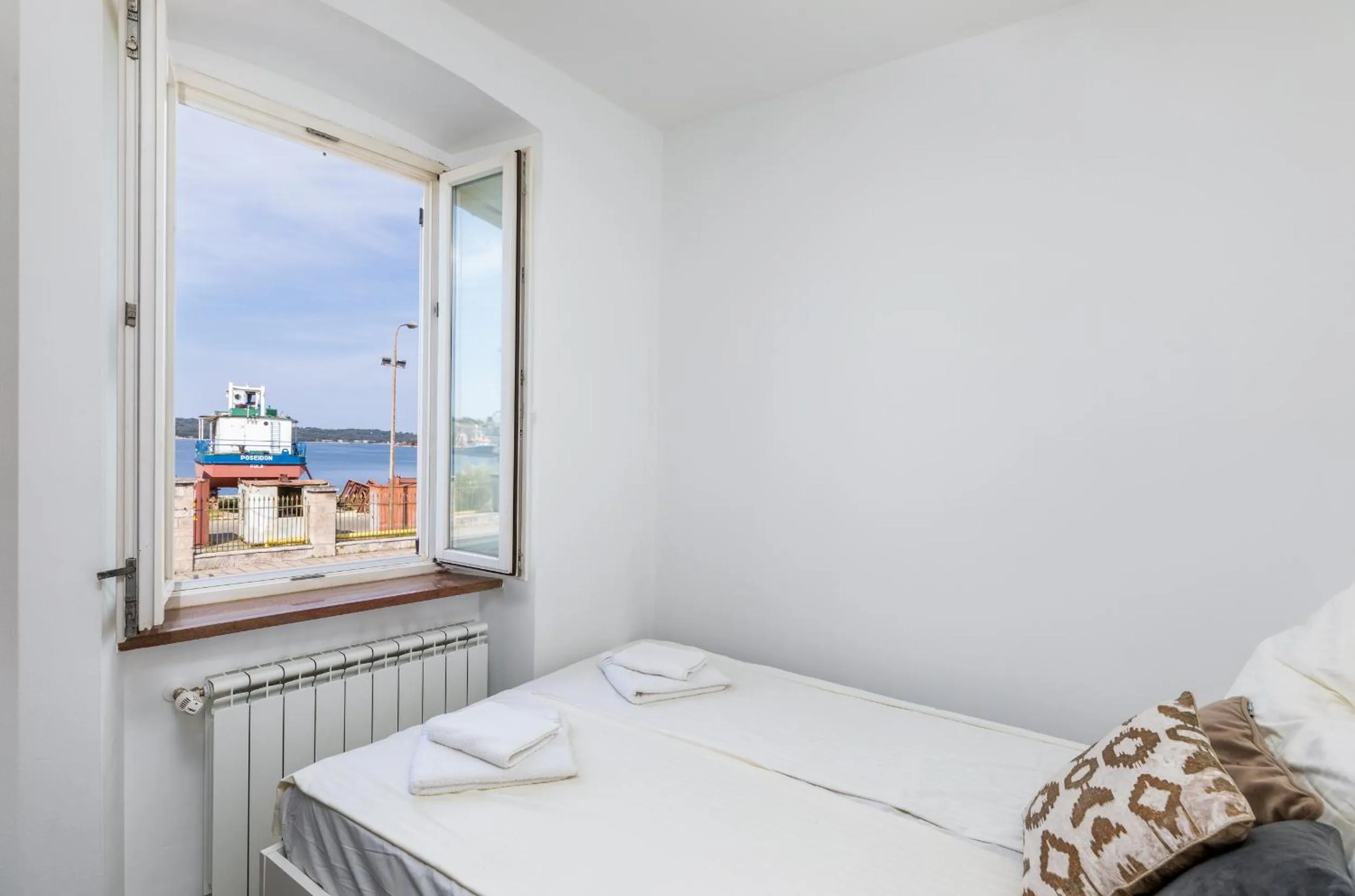 Sea view, Bed in Apartment Augusto - Sea view
