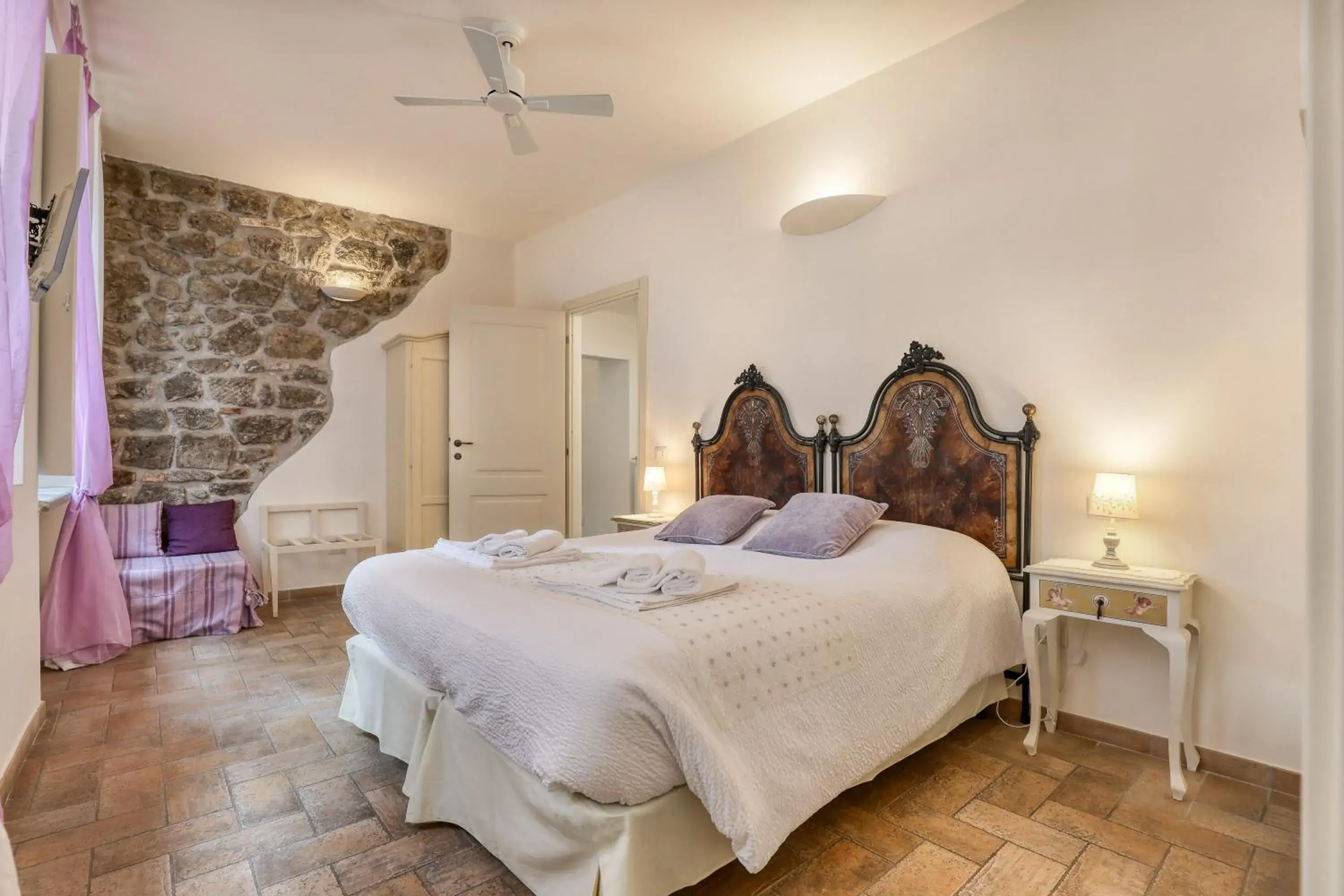 Superior Double or Twin Room - single occupancy in Viterbo Antica - centro storico Superior Double or Twin Room - single occupancy in Viterbo Antica - centro storico