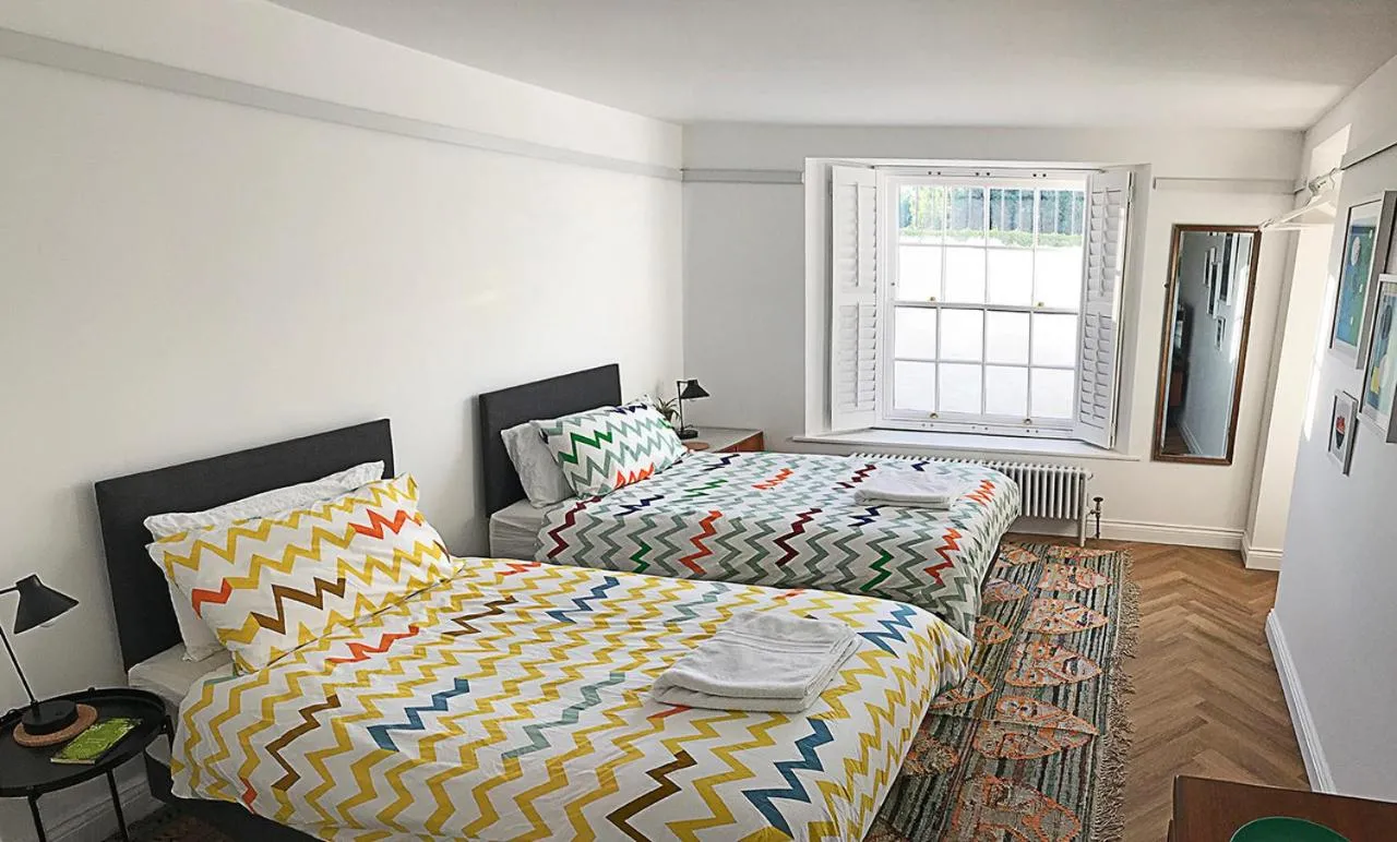Ilfracombe Townhouse: restored historic home
