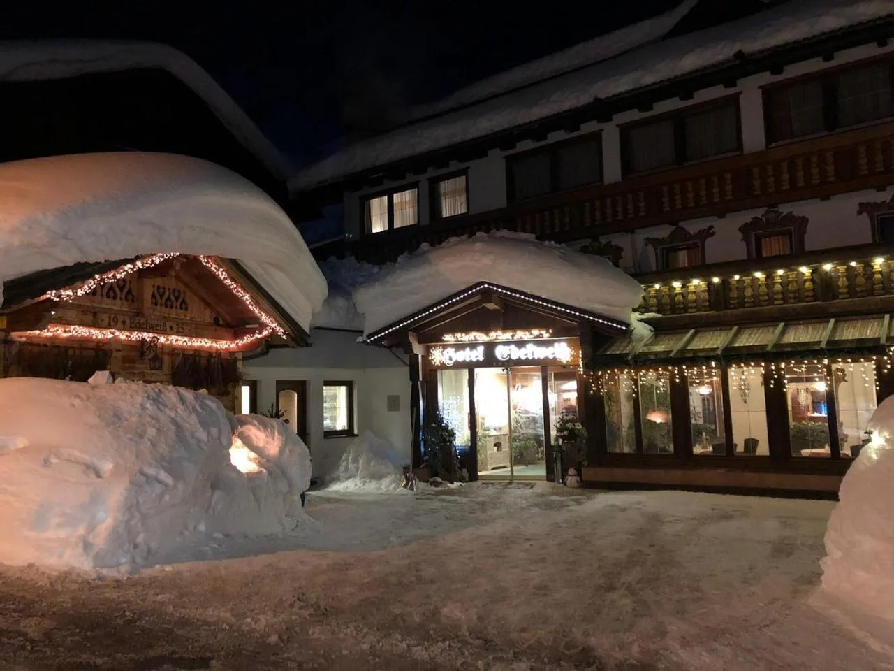 Property building in Hotel Edelweiẞ garni - b&b