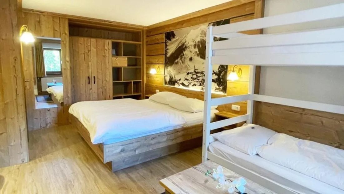 Bed in Hotel Edelweiẞ garni - b&b