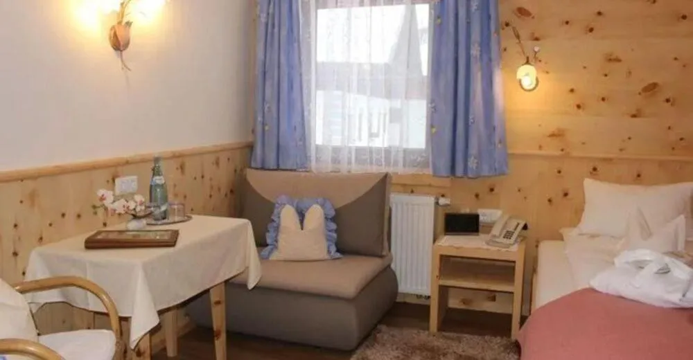 Bed in Hotel Edelweiẞ garni - b&b