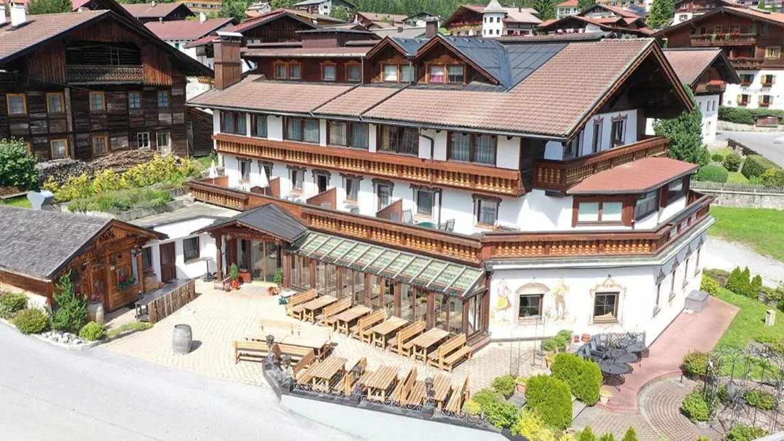 Property building in Hotel Edelweiẞ garni - b&b