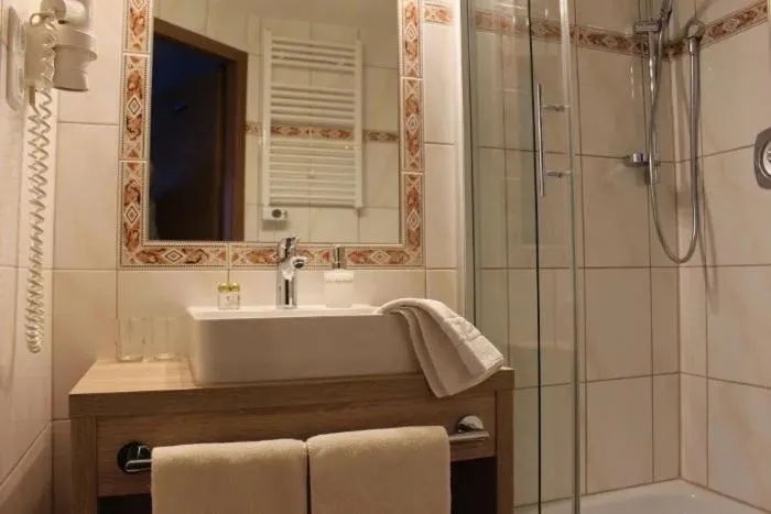 Bathroom in Hotel Edelweiẞ garni - b&b