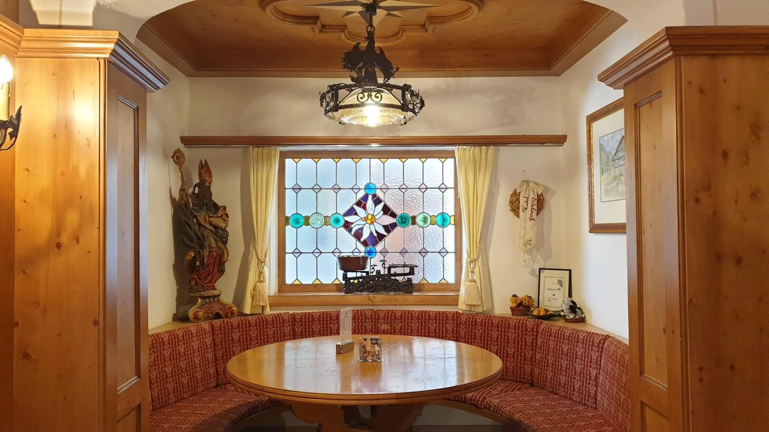 Lobby or reception in Hotel Edelweiẞ garni - b&b