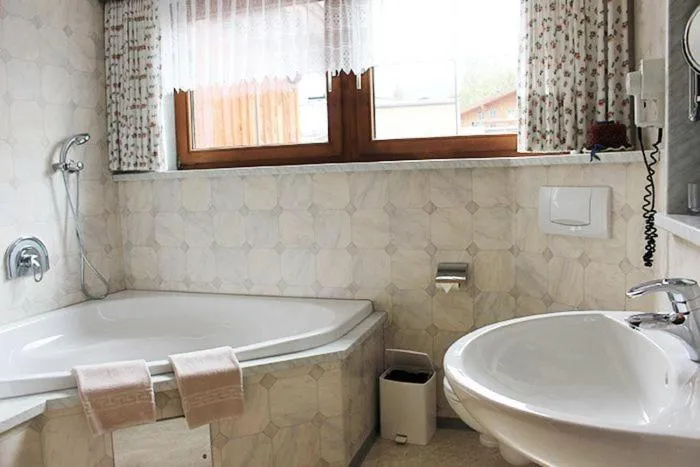 Shower in Hotel Edelweiẞ garni - b&b