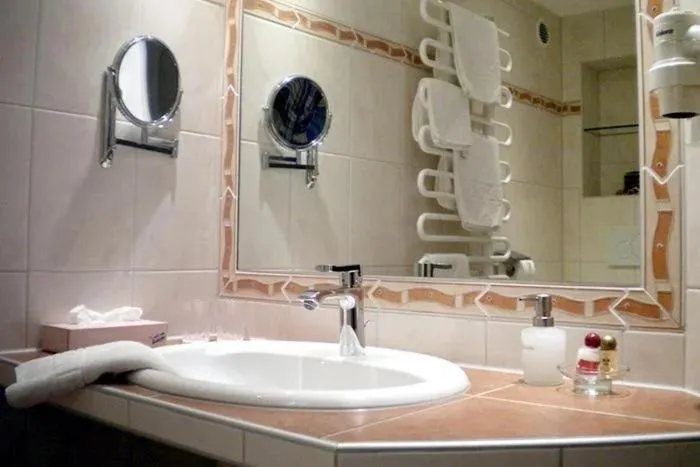 Bathroom in Hotel Edelweiẞ garni - b&b