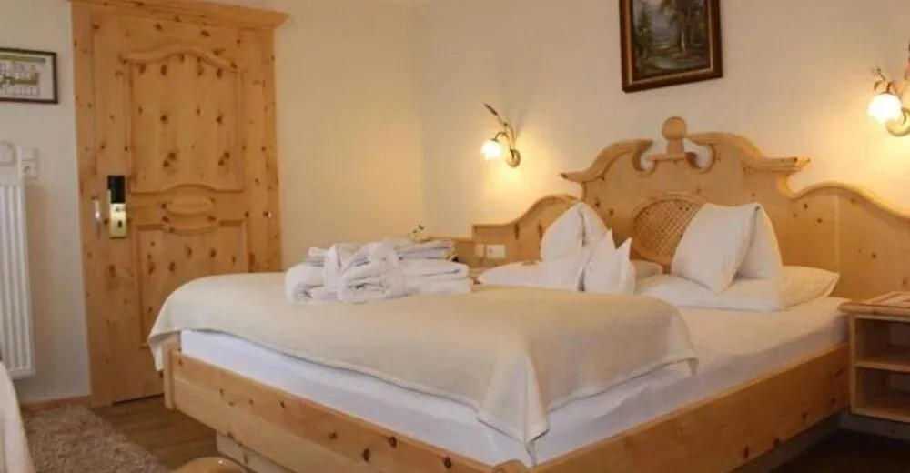 Bed in Hotel Edelweiẞ garni - b&b