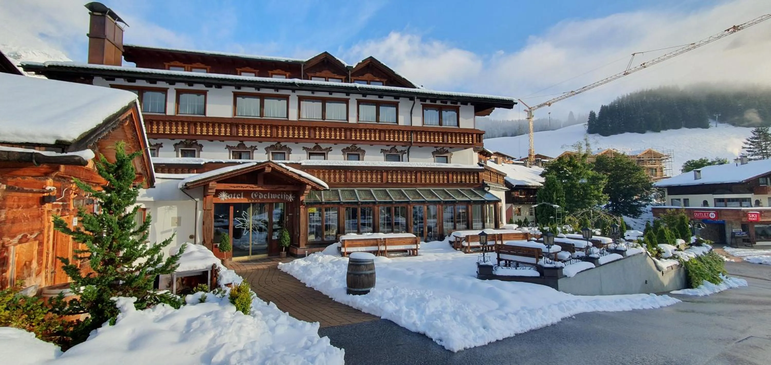 Property building in Hotel Edelweiẞ garni - b&b