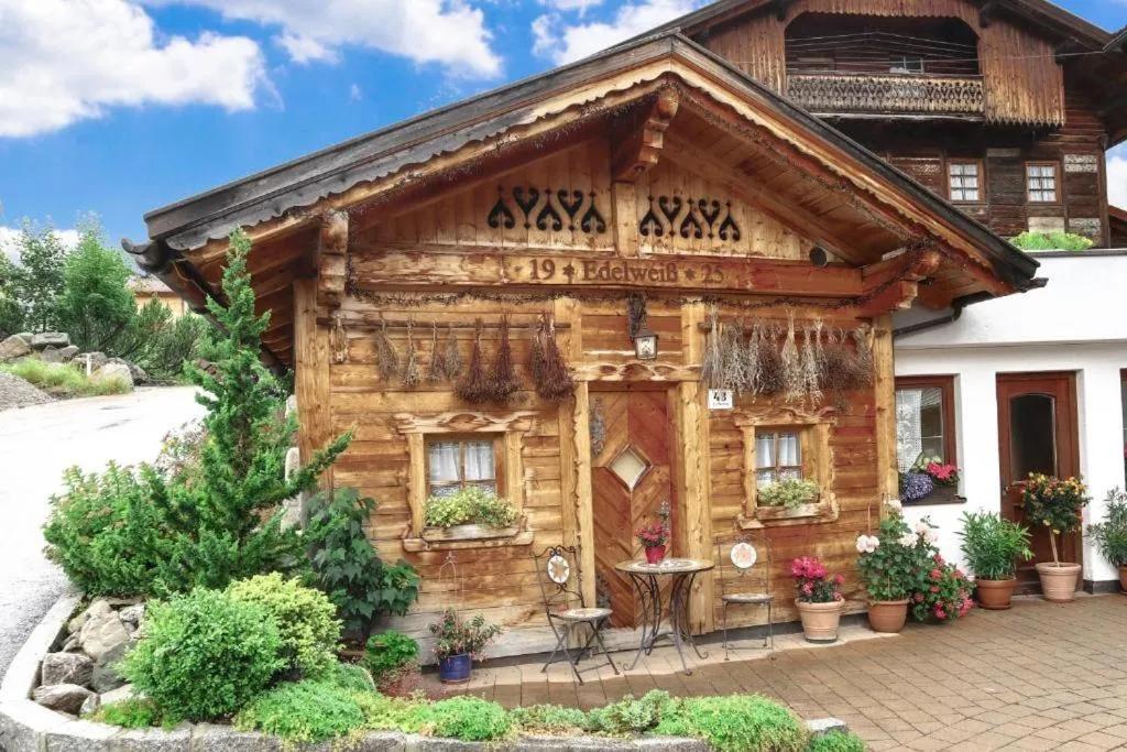 Property building in Hotel Edelweiẞ garni - b&b