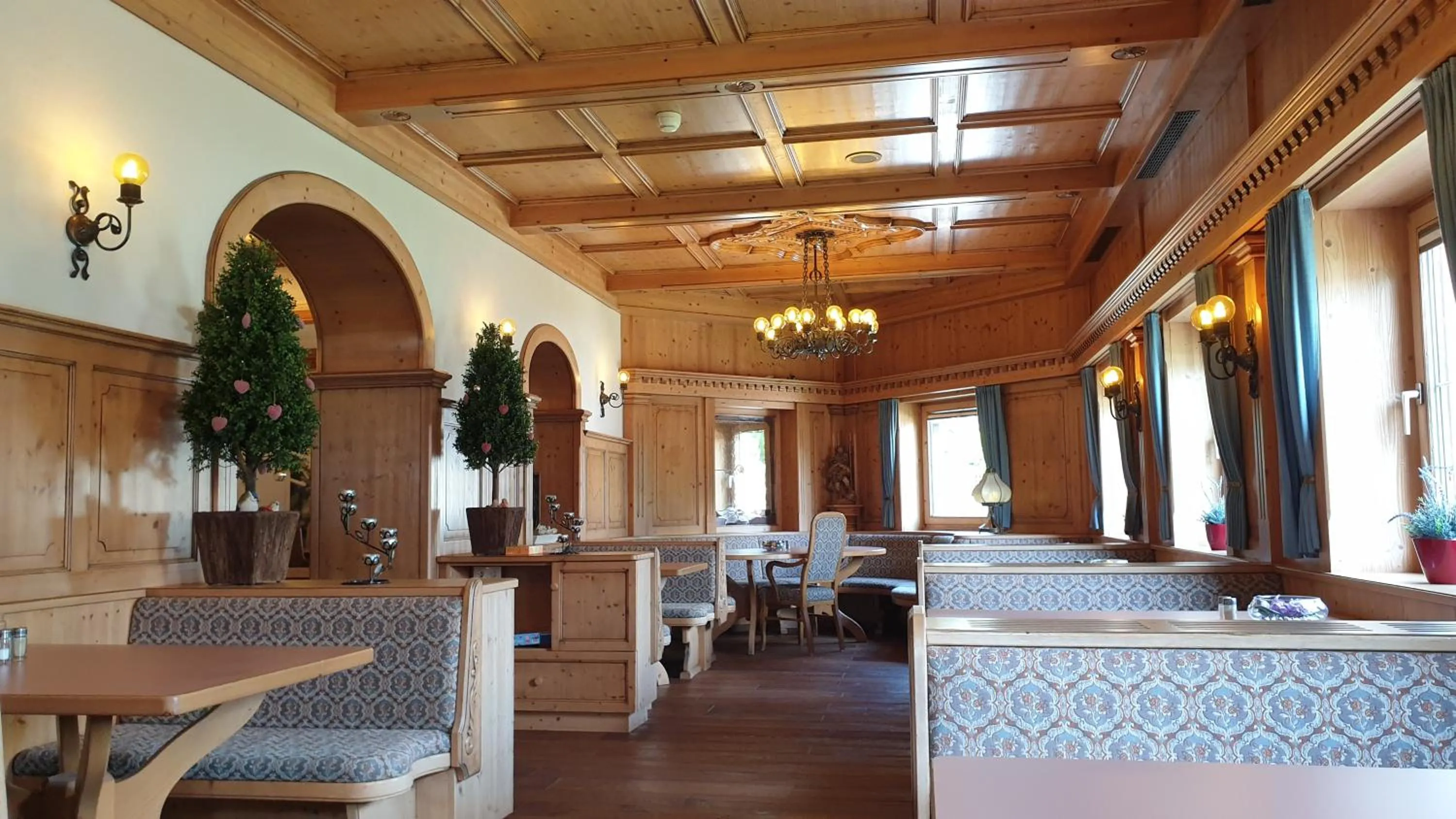 Restaurant/places to eat in Hotel Edelweiẞ garni - b&b