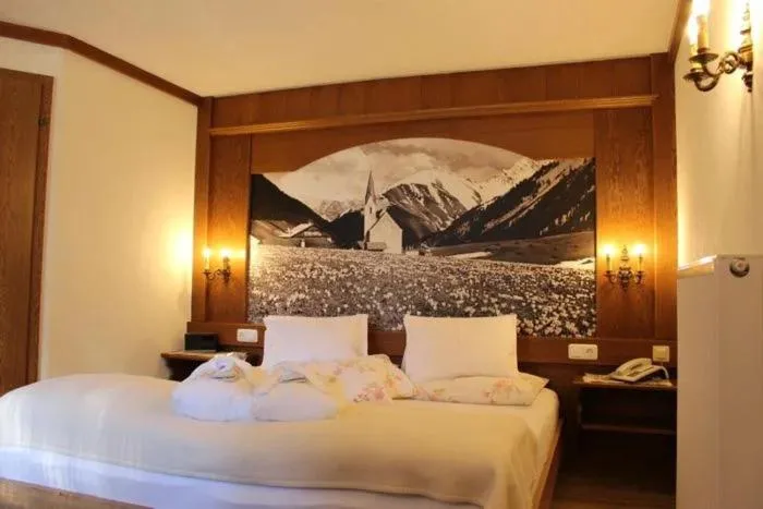 Bed in Hotel Edelweiẞ garni - b&b