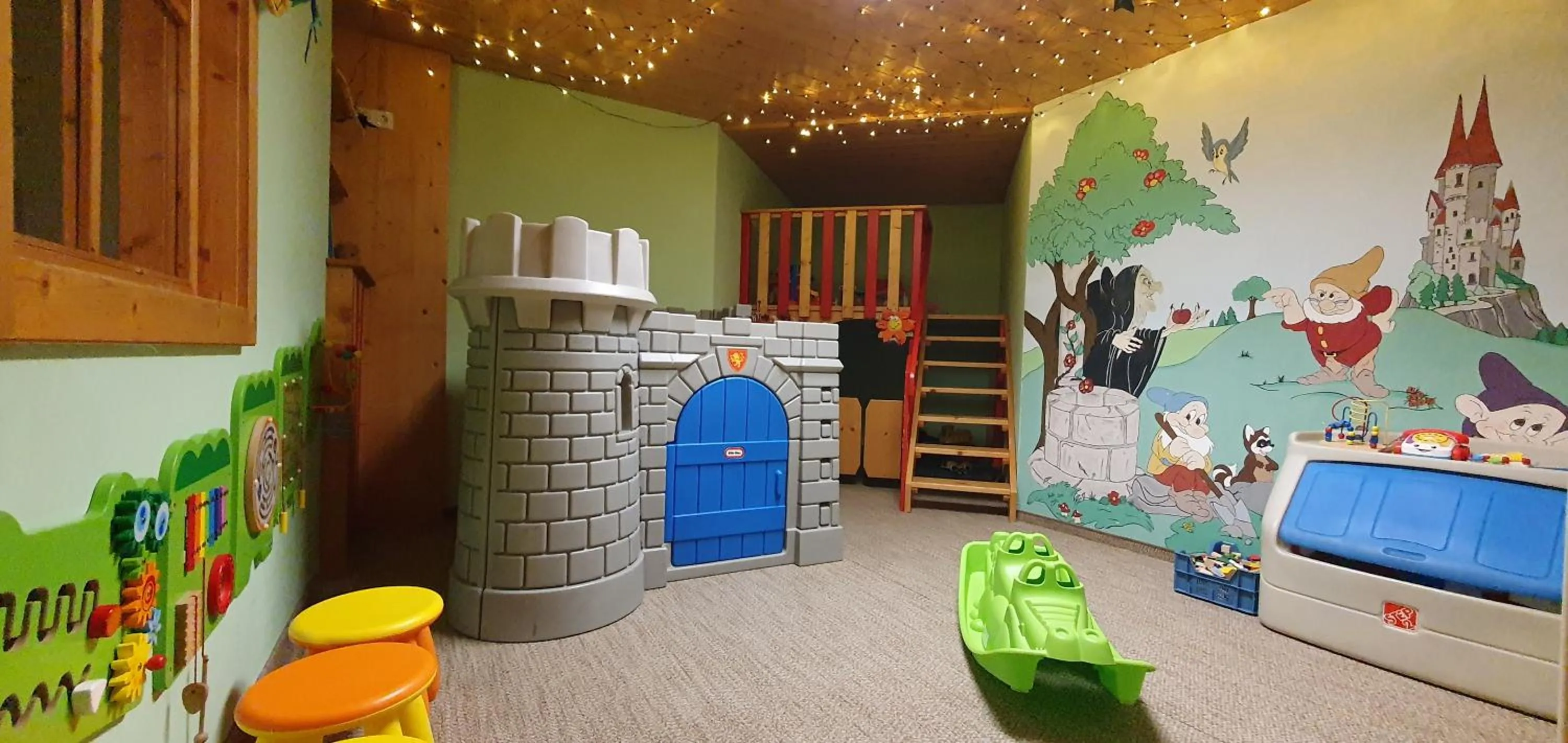 Children play ground in Hotel Edelweiẞ garni - b&b