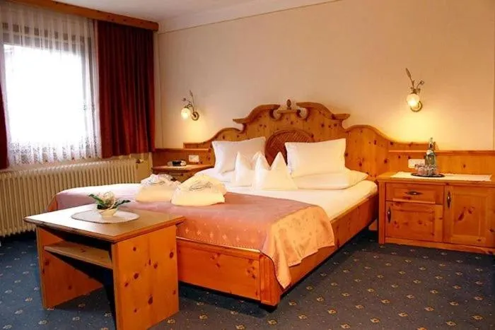 Bed in Hotel Edelweiẞ garni - b&b
