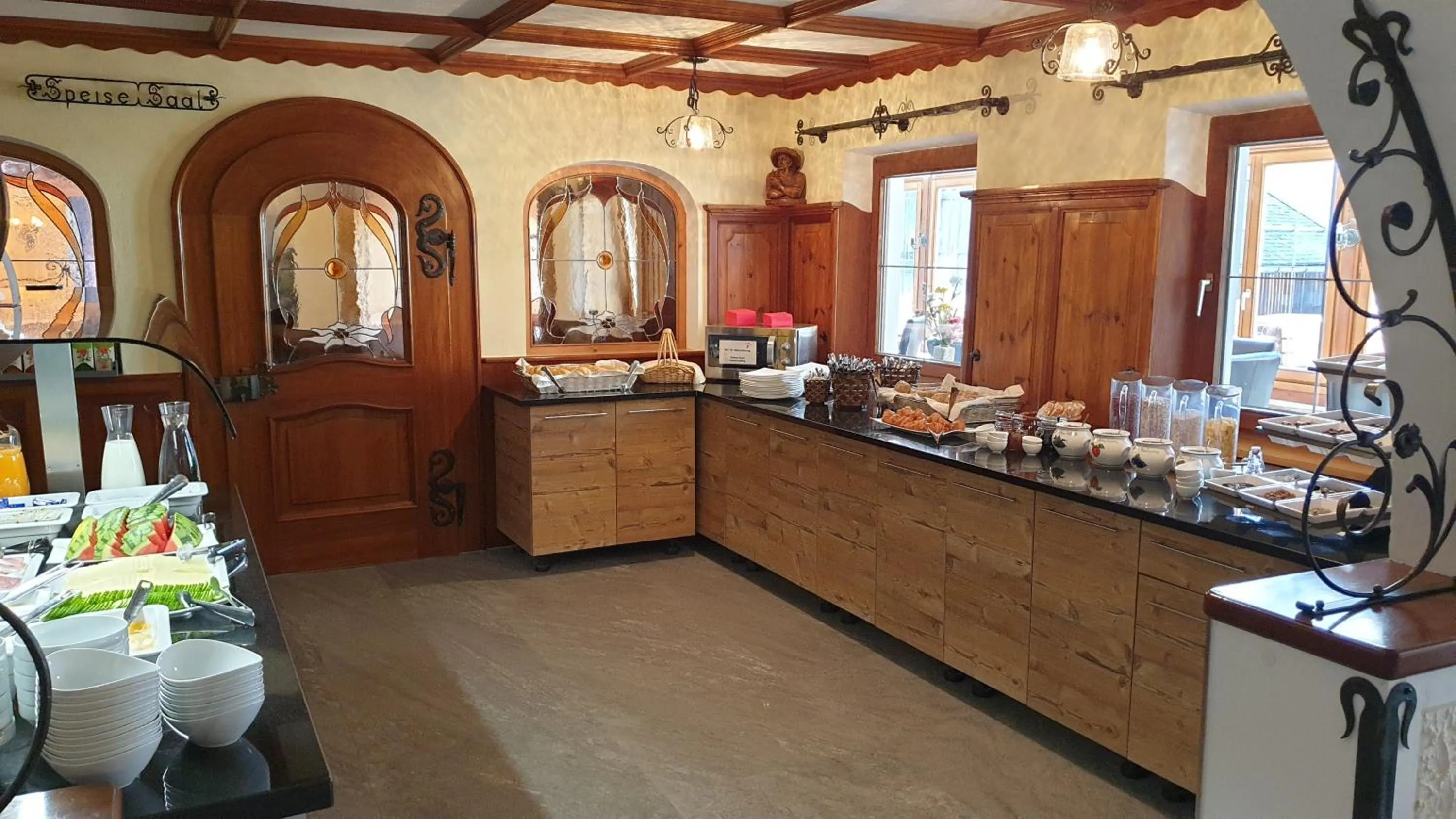 Restaurant/places to eat in Hotel Edelweiẞ garni - b&b