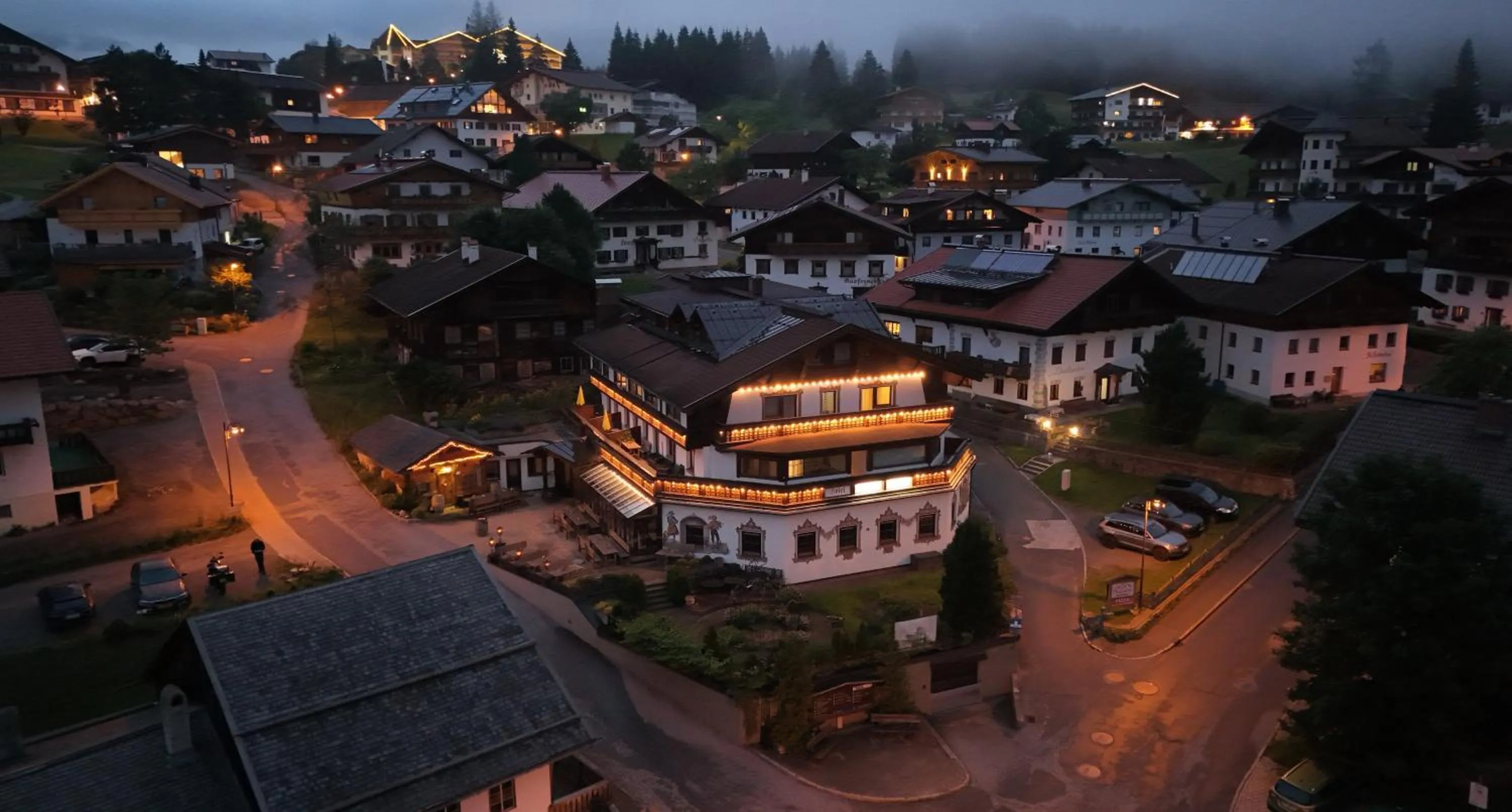 Property building in Hotel Edelweiẞ garni - b&b