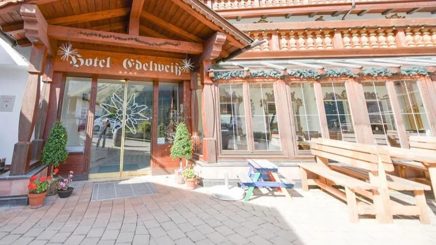 Property building in Hotel Edelweiẞ garni - b&b