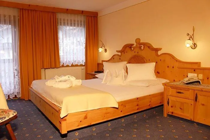 Bed in Hotel Edelweiẞ garni - b&b