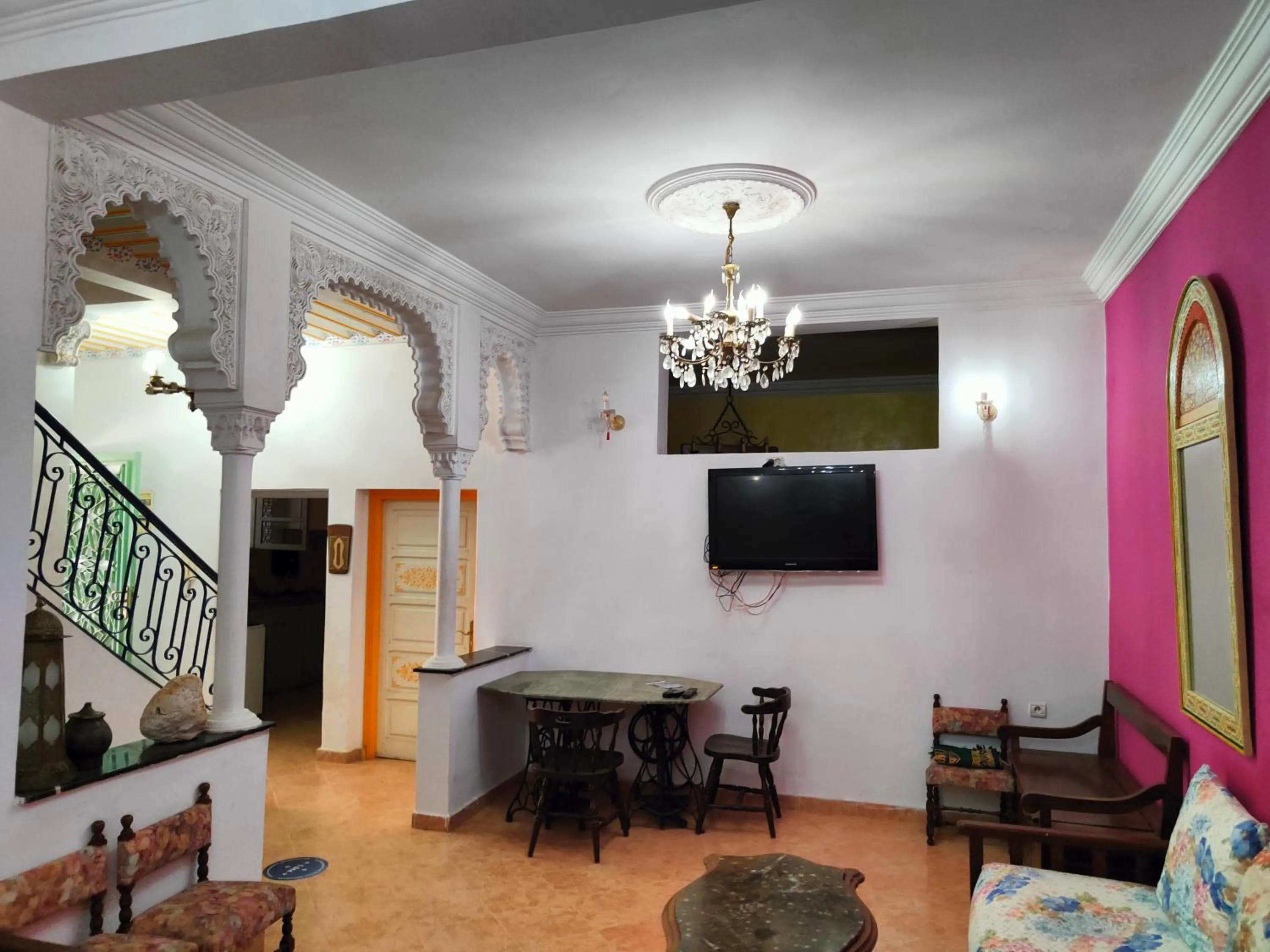 Communal lounge/ TV room in Dar Baddi