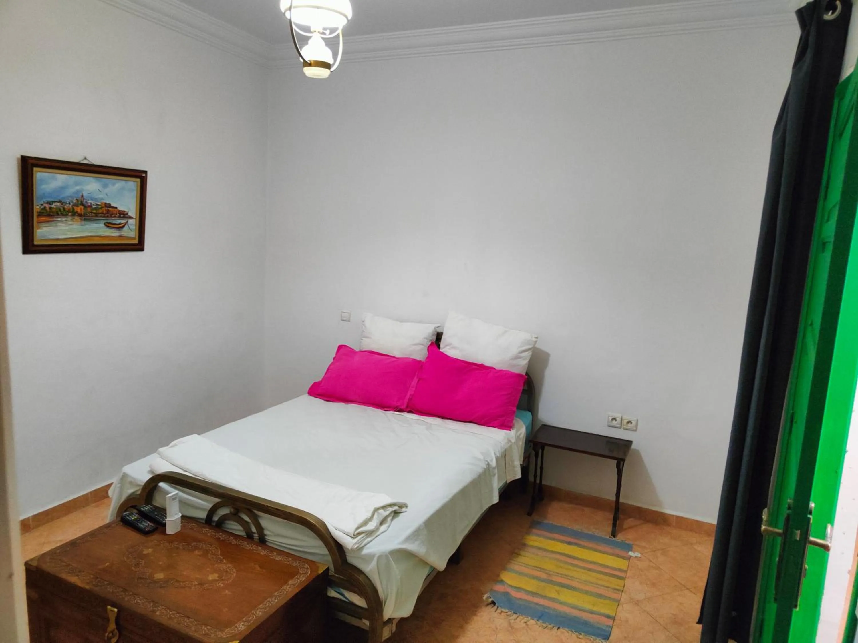 Bed in Dar Baddi