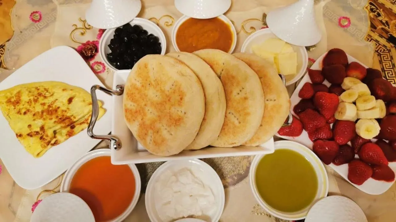 Buffet breakfast in Dar Baddi