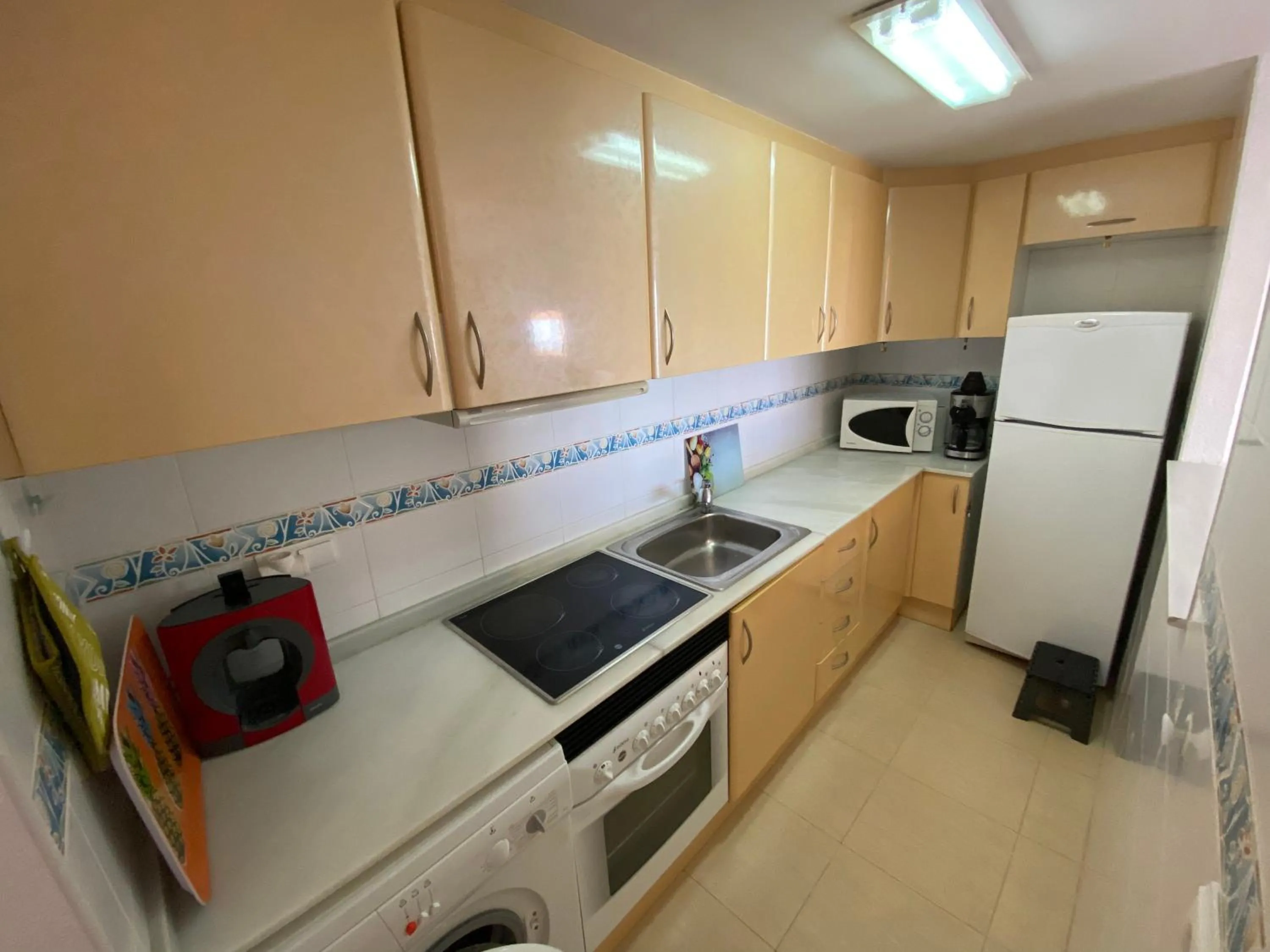Kitchen or kitchenette in Apartamentos Punta Canaret Altamar