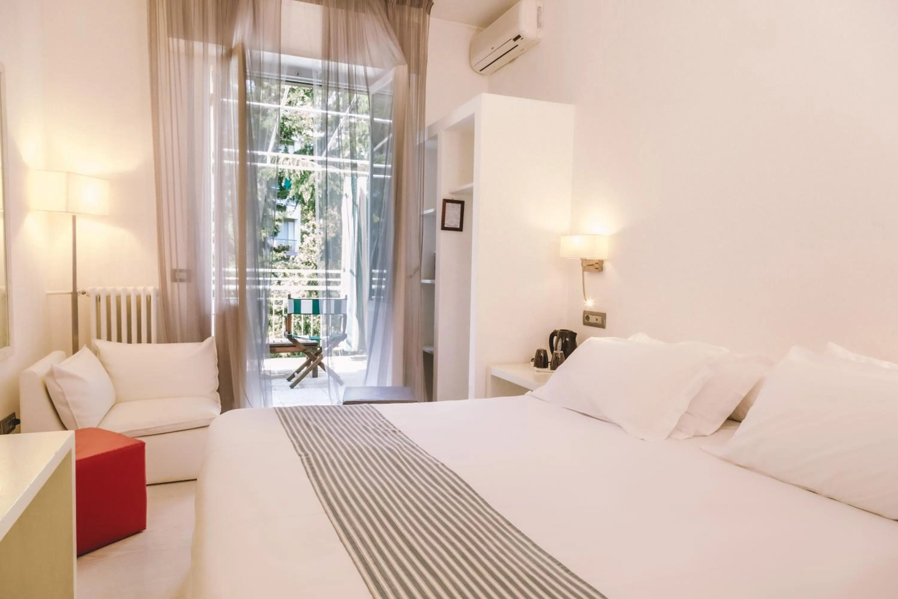 Bedroom, Bed in Eveline Portosole Hotel