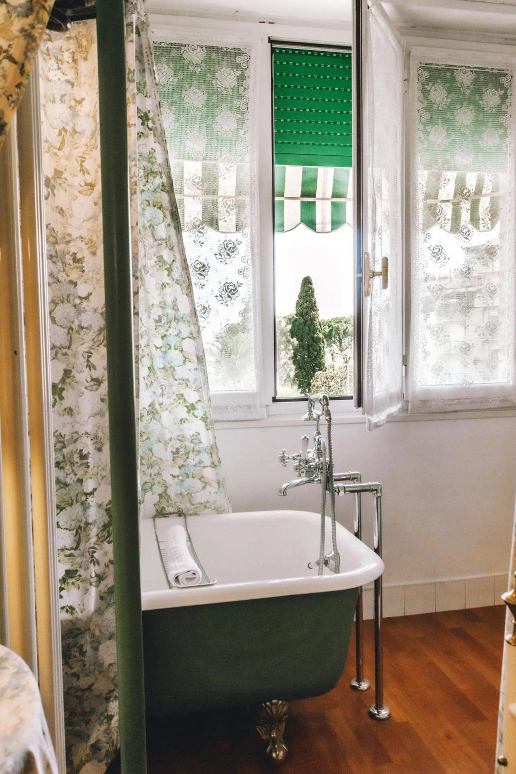 Bath in Eveline Portosole Hotel