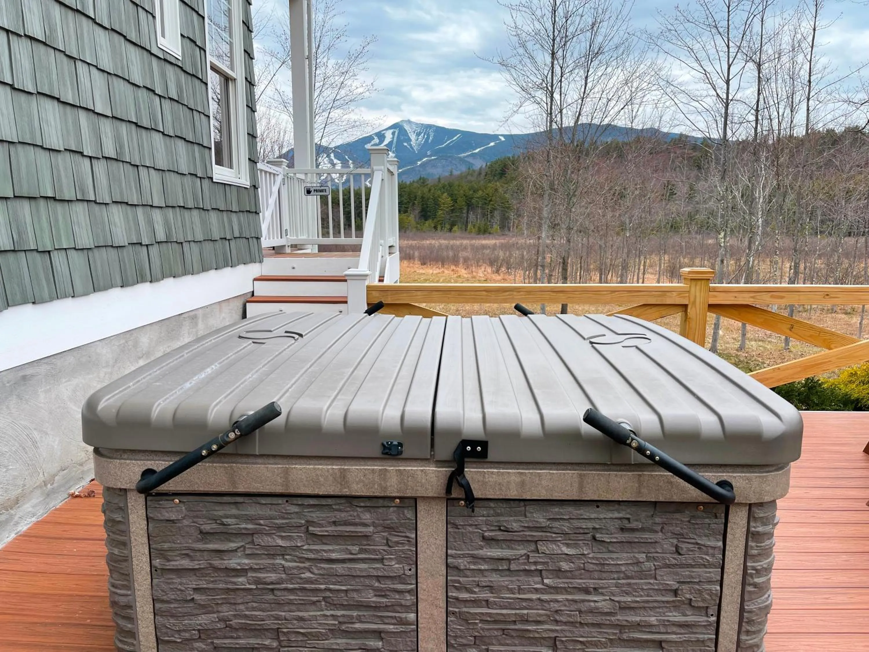 Hot Tub in High Peaks Chalet