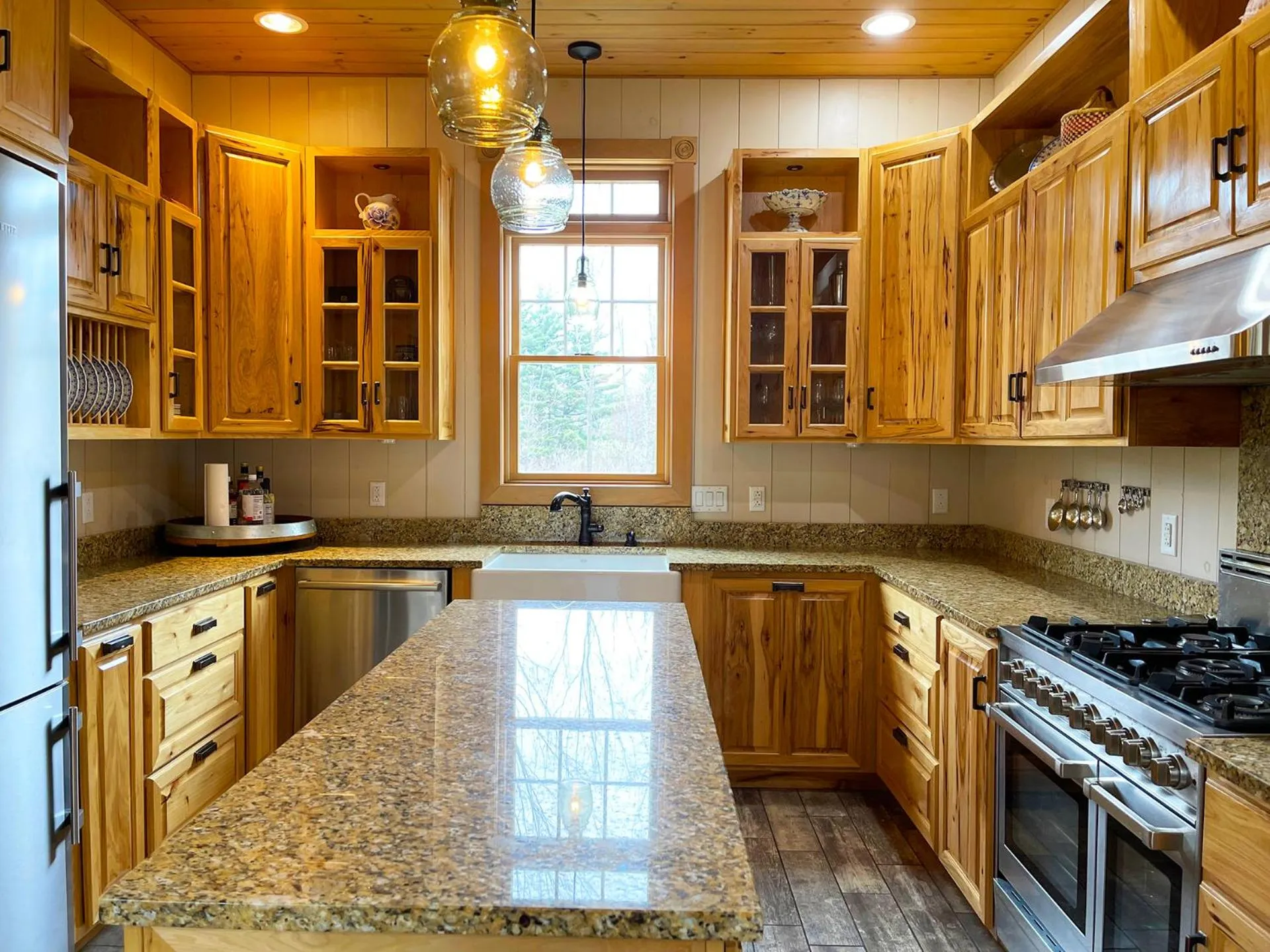 Kitchen or kitchenette in High Peaks Chalet