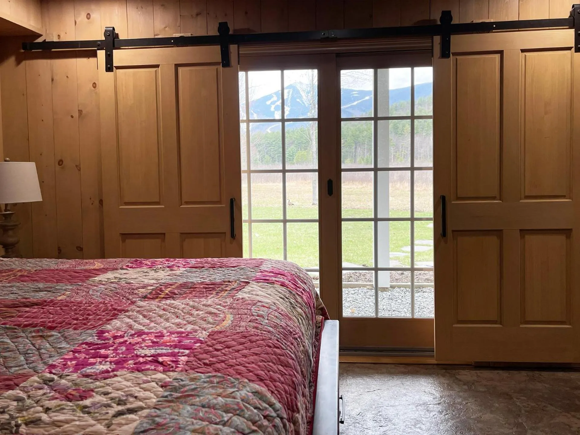 Mountain view, Bed in High Peaks Chalet