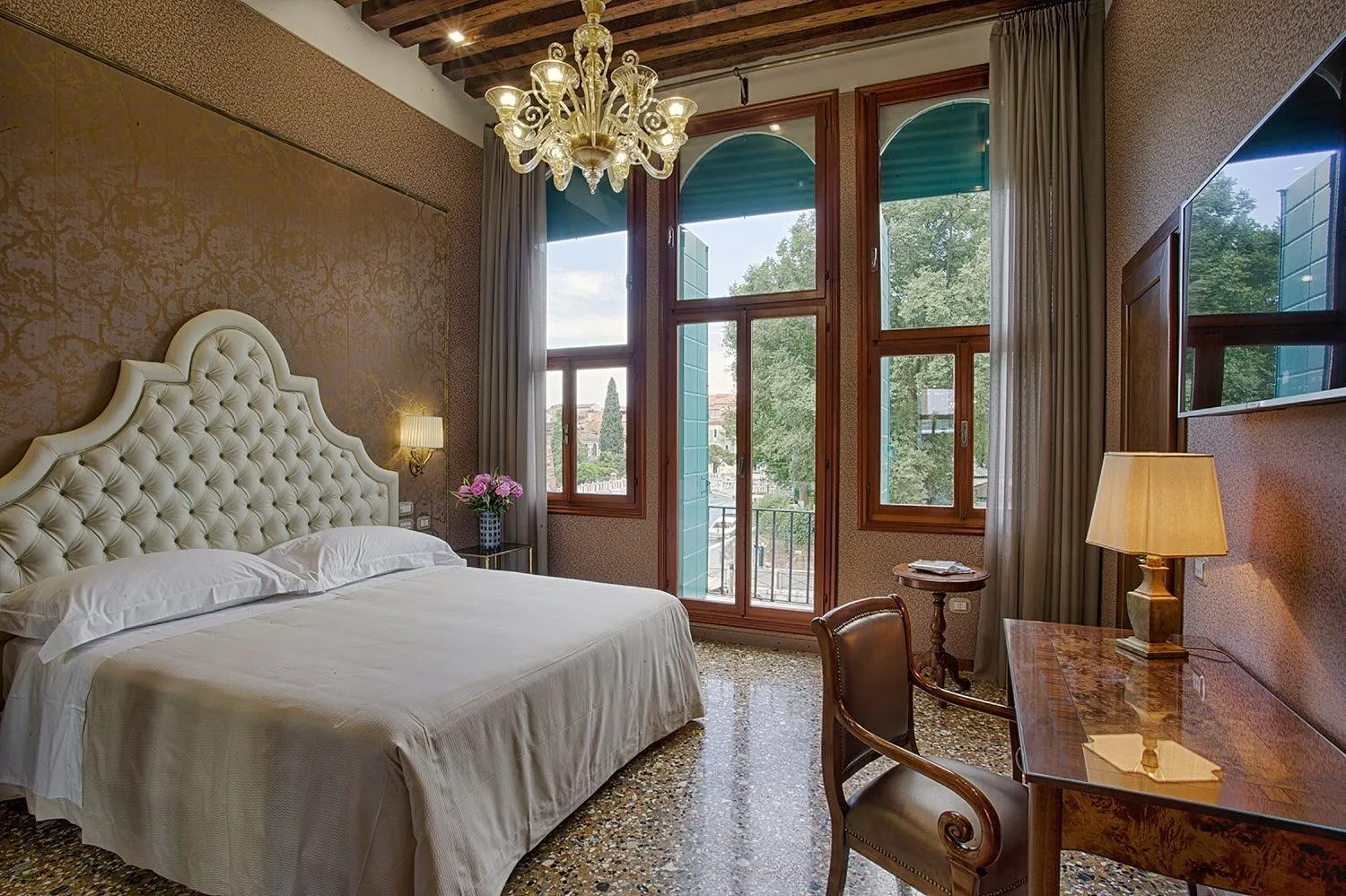 Spring, Bed in Hotel Santa Chiara