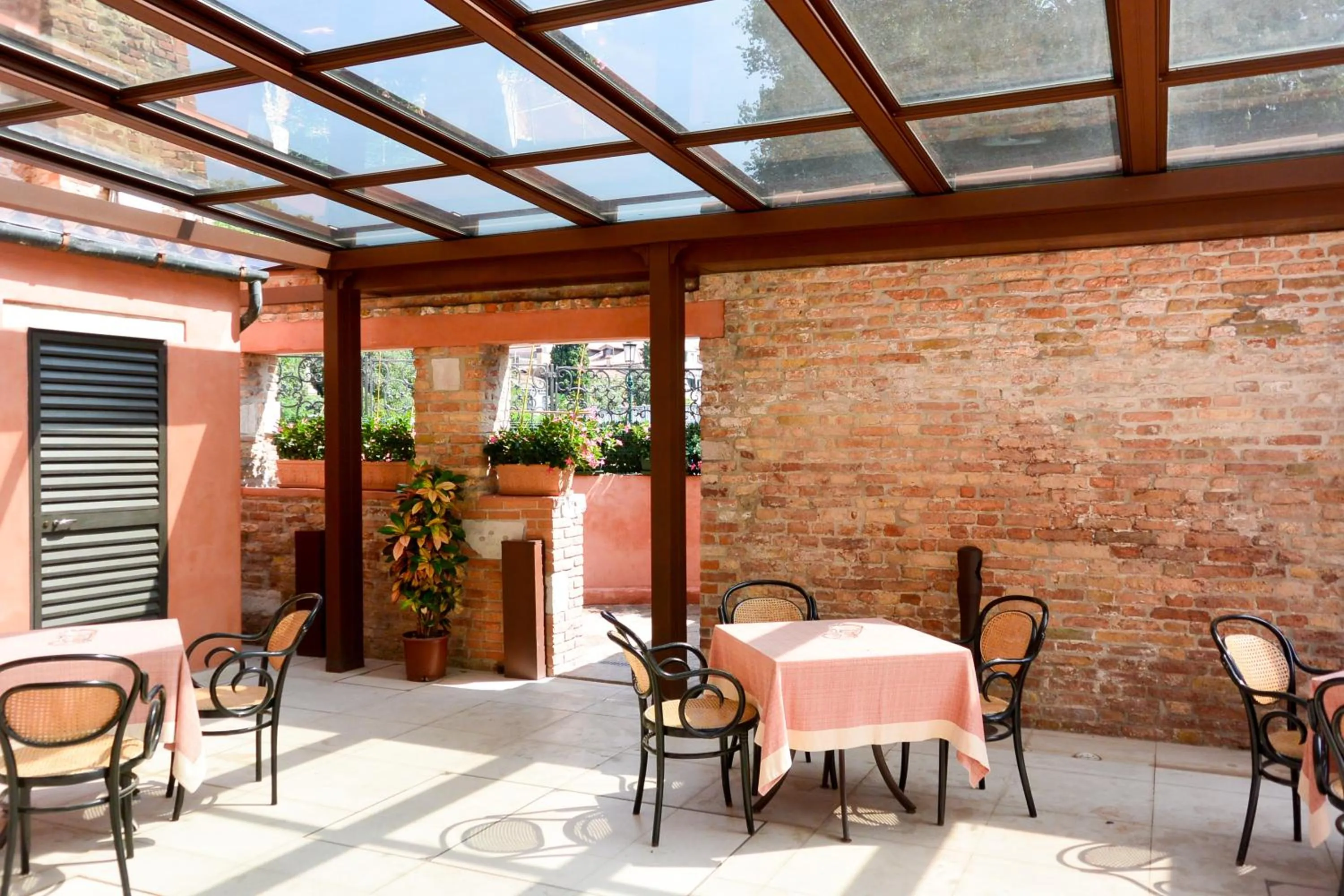 Seating area in Hotel Santa Chiara