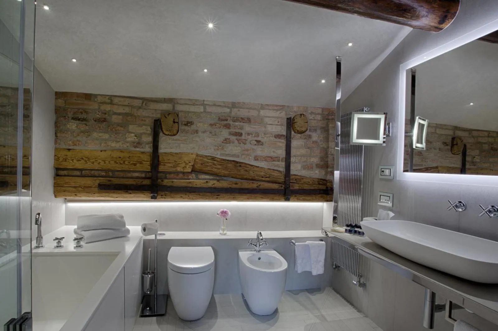 Shower in Hotel Santa Chiara