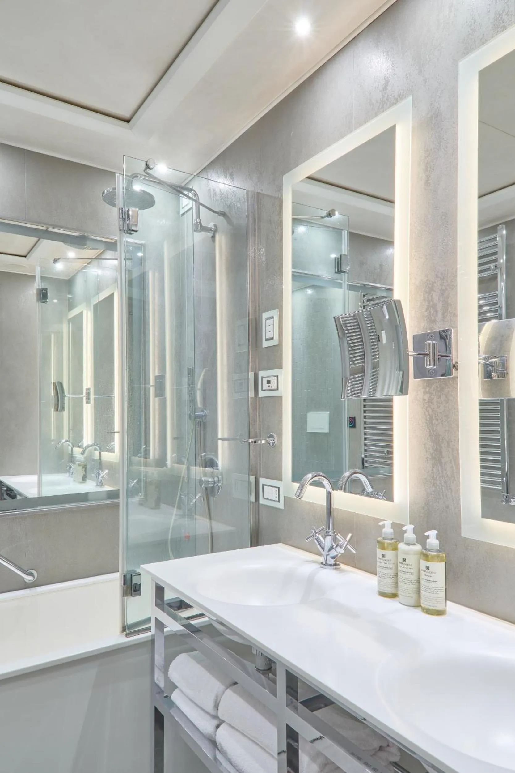 Bathroom in Hotel Santa Chiara