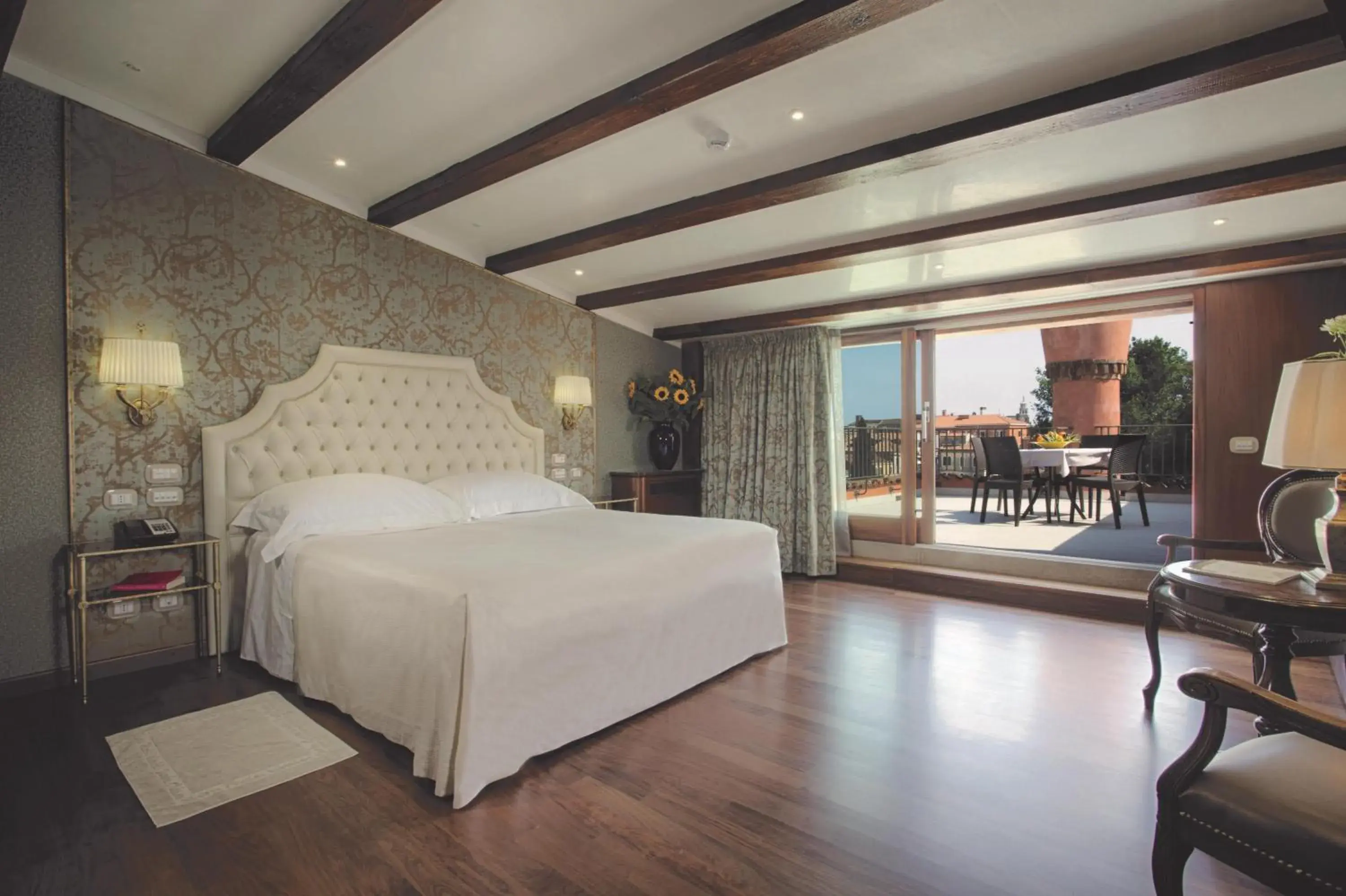 Bedroom, Bed in Hotel Santa Chiara Bedroom, Bed in Hotel Santa Chiara