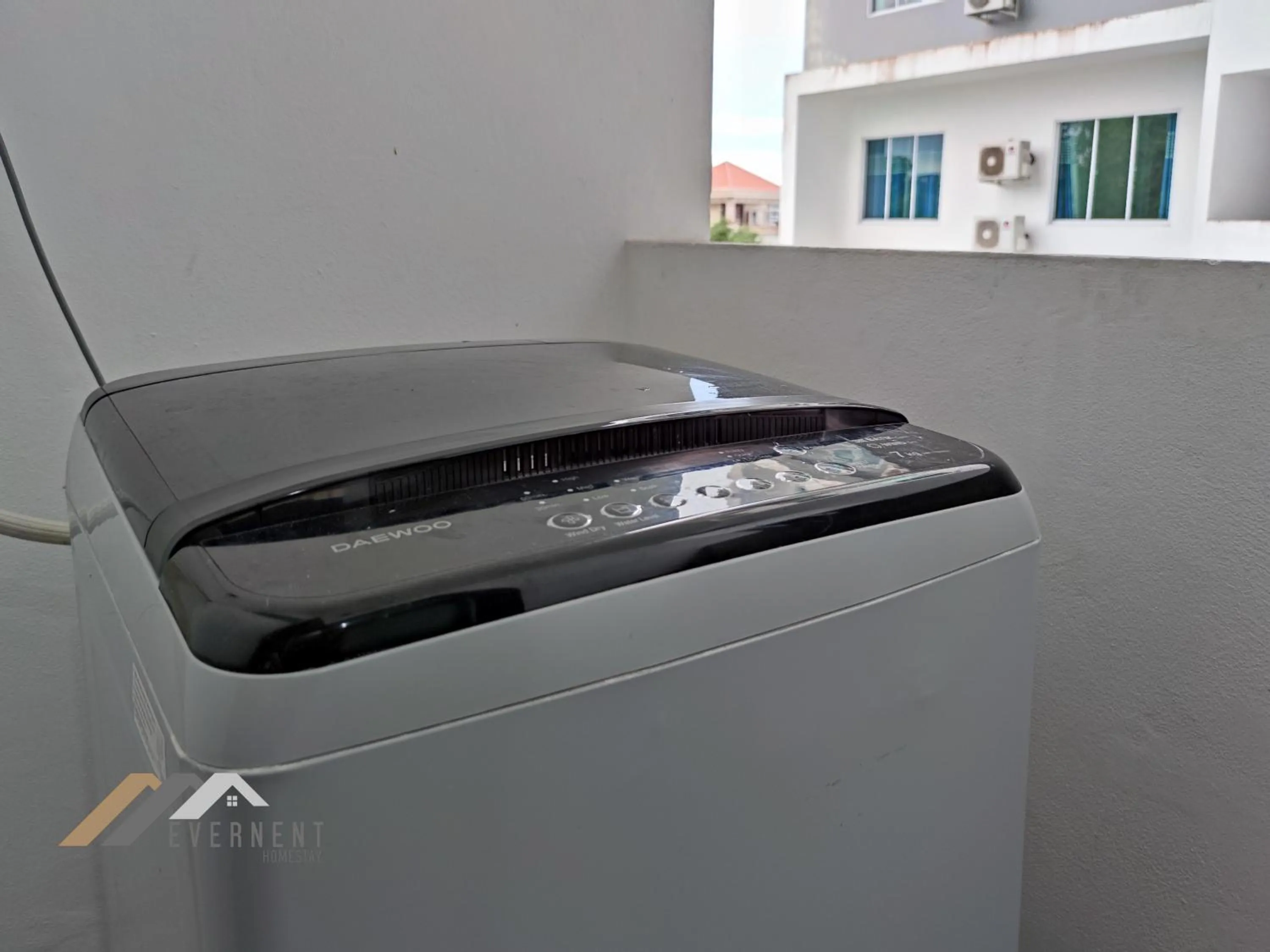 washing machine in Serene Heights by Evernent