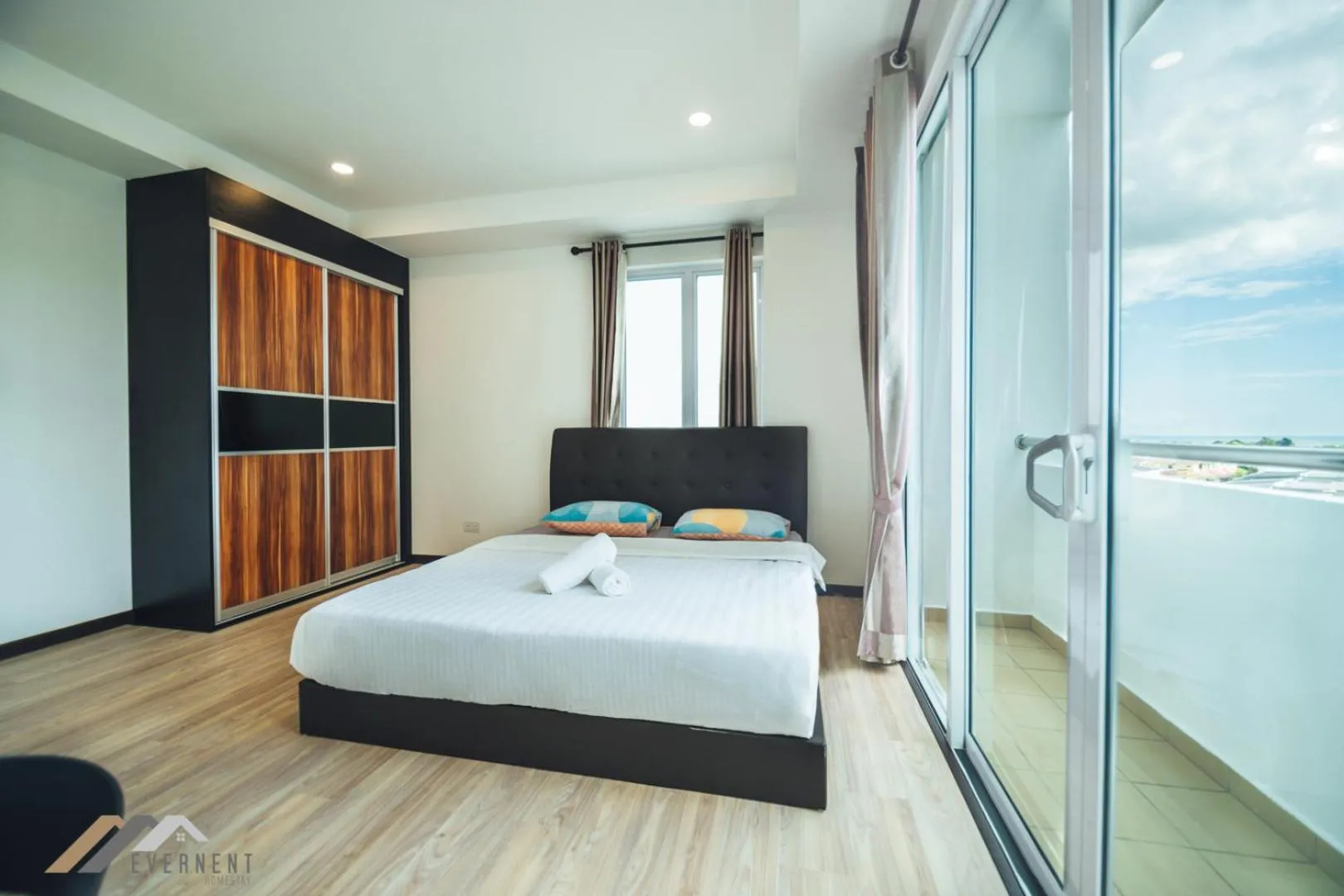 Bedroom, Bed in Serene Heights by Evernent